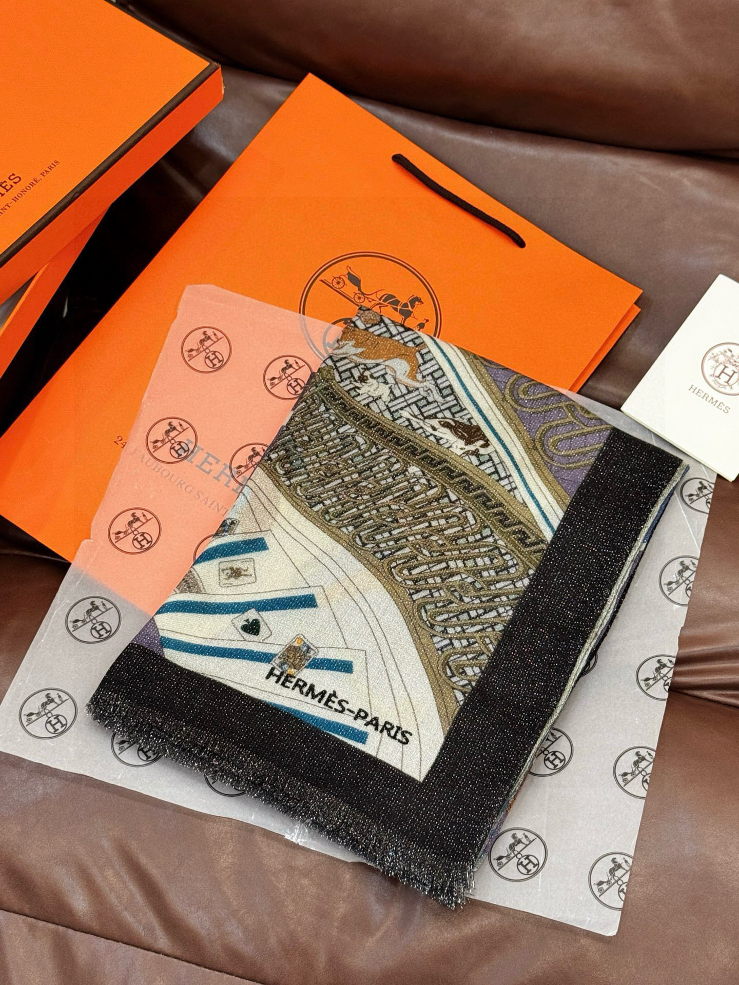 会发光发亮的围巾 爱马仕 专柜同步 买了都说好看羊绒印花‼️推荐💕顶级工艺超值‼️爱马仕专柜爆款🎁🎁羊绒