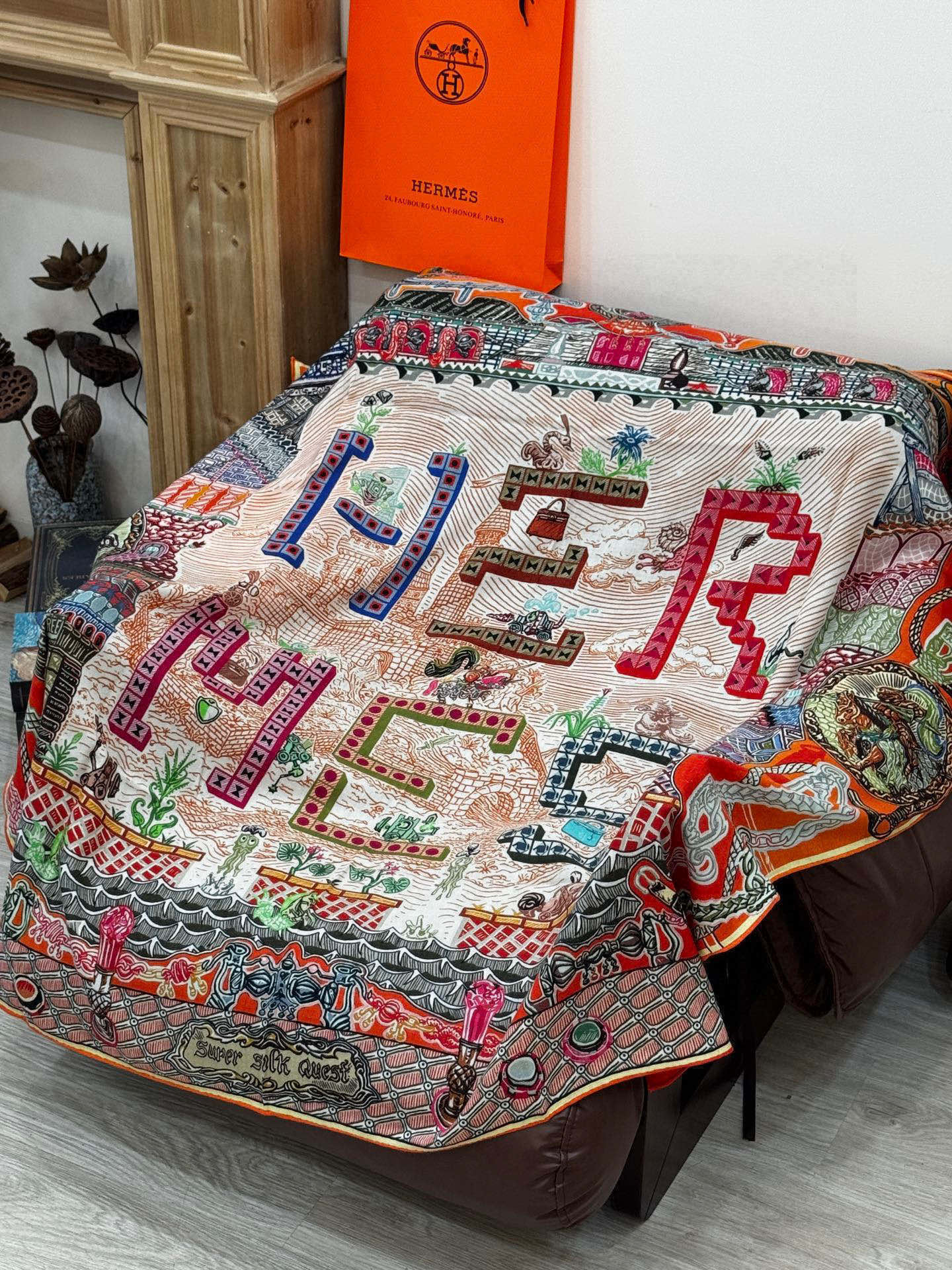 新款 秋冬搭配利器❗️顶级双面同色真丝羊绒披肩！！点睛精彩，图案和配色都超级喜欢，又一款双面配色工艺设计