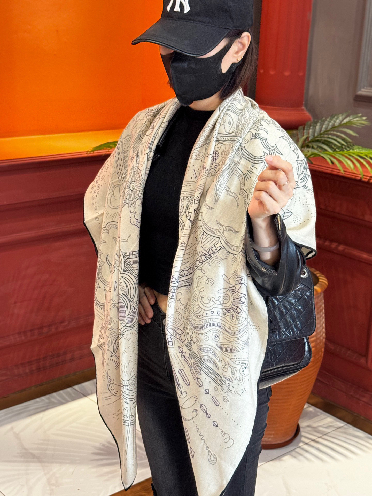 “正在接通中”140丝毛方巾【140顶级丝毛双面同色印花】手工卷边丝毛方巾（30%真丝70%羊毛）这款丝