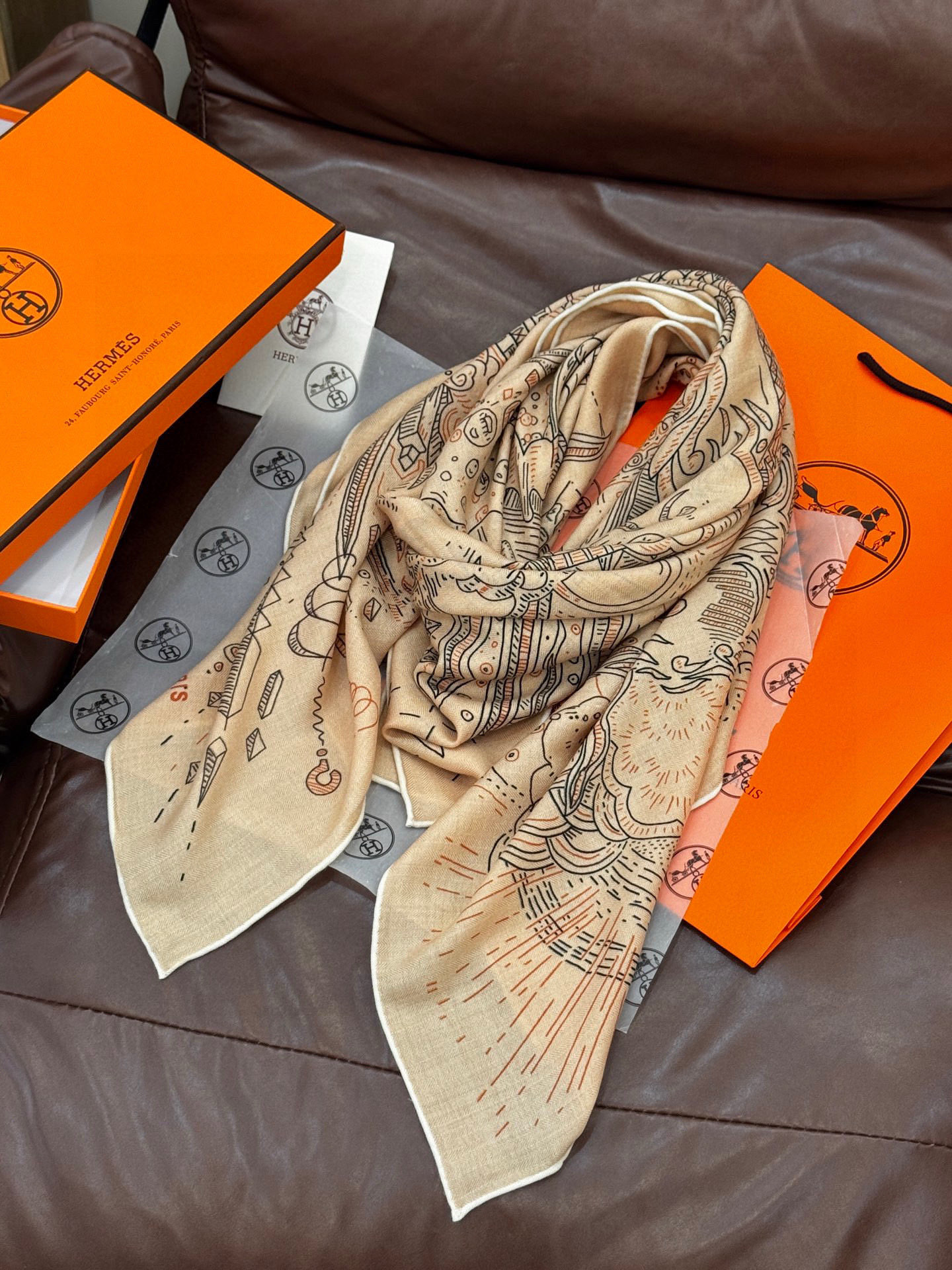 “正在接通中”140丝毛方巾【140顶级丝毛双面同色印花】手工卷边丝毛方巾（30%真丝70%羊毛）这款丝