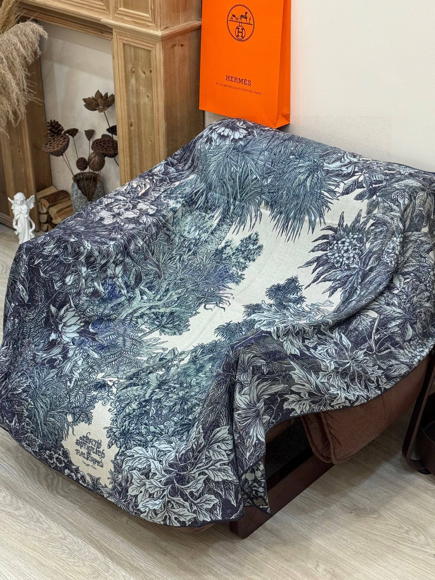 💟2025年秋冬抢先 上新💞【双面同色丝毛方巾】手工卷边山羊绒和真丝混纺披肩（70%山羊绒，30%桑蚕丝