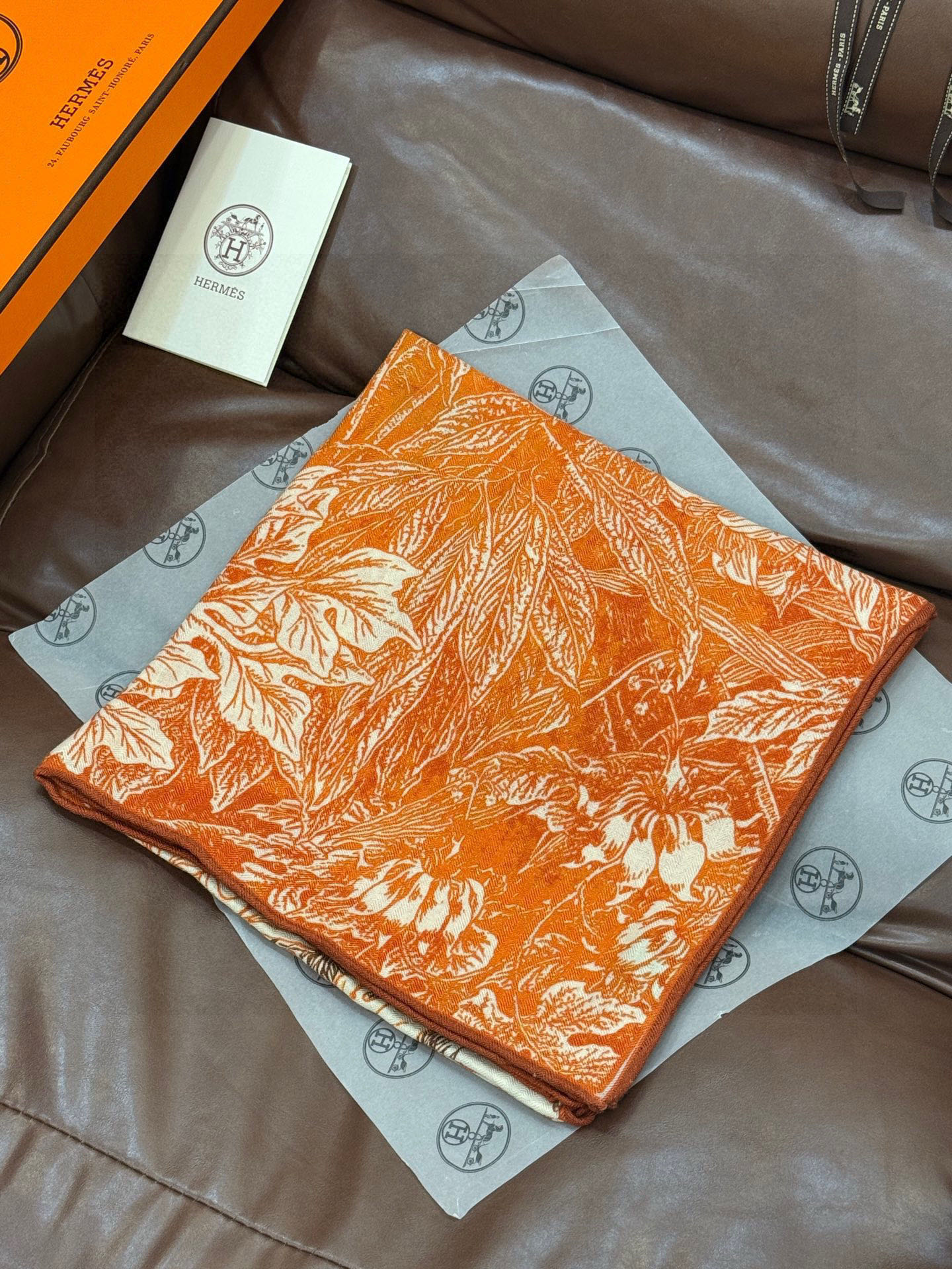 💟2025年秋冬抢先 上新💞【双面同色丝毛方巾】手工卷边山羊绒和真丝混纺披肩（70%山羊绒，30%桑蚕丝