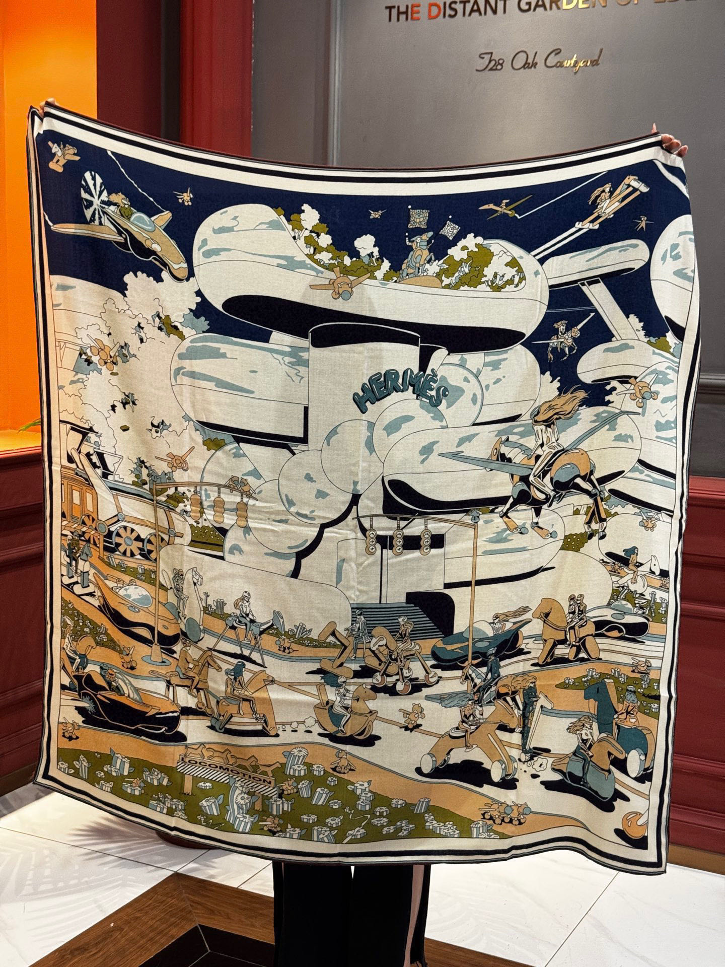 H，目前最热门的 “超现实爱马仕枢纽” 风靡全宇宙，听名字就充斥着未来空间♥️艺术品一样的存在，会绝版的