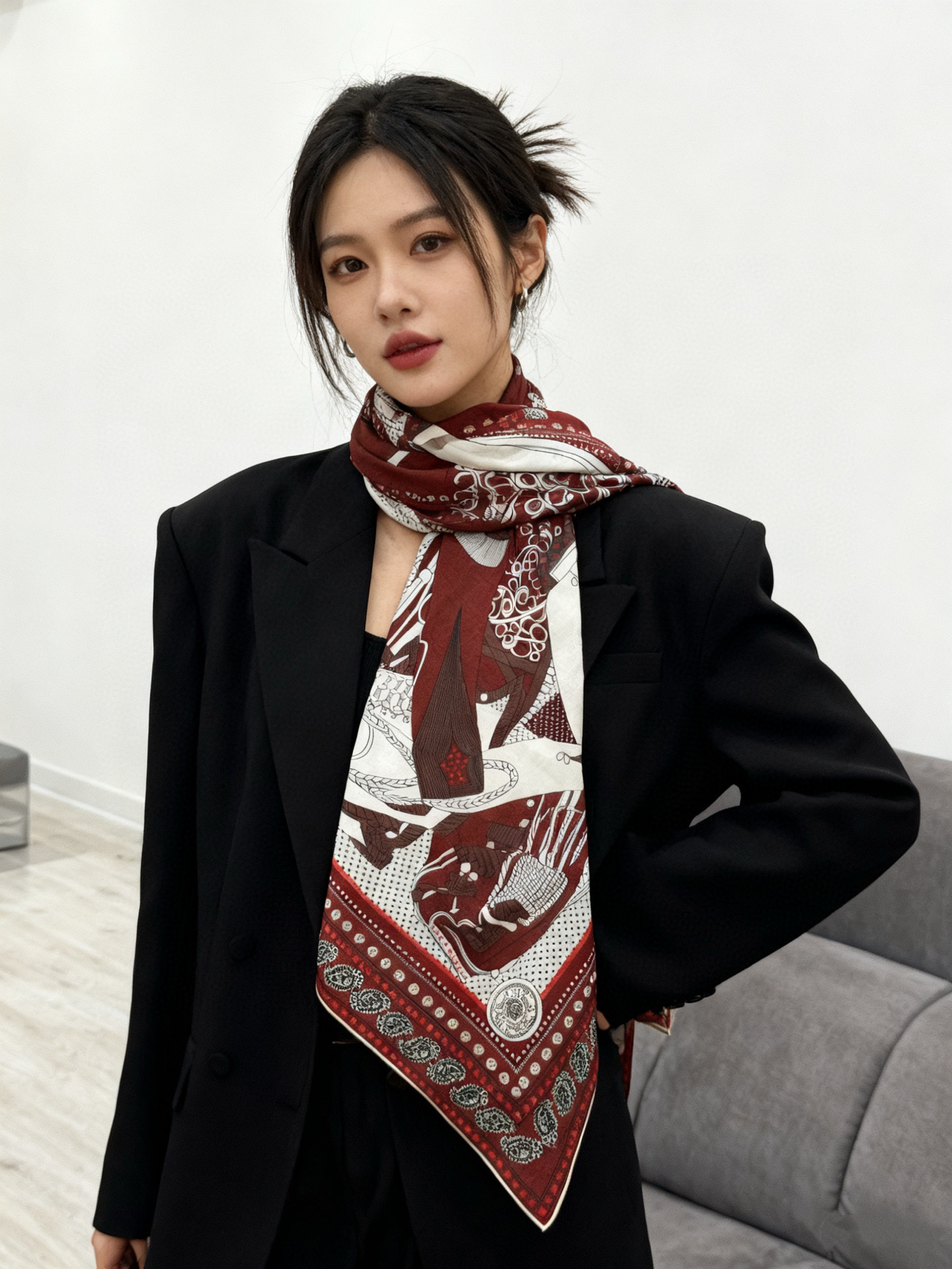 NO:587146,I bought the new cashmere and said it looks good. I recommend the Hermès double-sided cashmere square scarf of the same color. The top-notch craftsmanship is a great value. The Hermès counter has a three-dimensional presentation of patterns and textures. The real thing is of a very high grade. The special craftsmanship is high-end research and development. The special cutting-edge craftsmanship is amazing. The special cutting-edge craftsmanship is loved by Bai Fumei. Whether it is quality, style or price, they scream for big brands. Super cost-effective. Definitely worth buying. Size 140cm*140cm, 70 cashmere silk high version scarf, high version scarf, hermes, real silk19860909羊绒新款买了都说好看推荐爱马仕双面同色羊绒方巾,顶级工艺超值爱马仕专柜爆款立体呈现图案纹路实物档次极高特殊工艺高端研发惊艳问世特殊尖端工艺处理受到白富美的喜欢 无论是品质 款式 价格都令大牌控的她们尖叫 超高性价比 绝对值得入手尺寸140cm*140cm,70羊绒真丝高版本围巾,高版本围巾,hermes,real silk,scarf