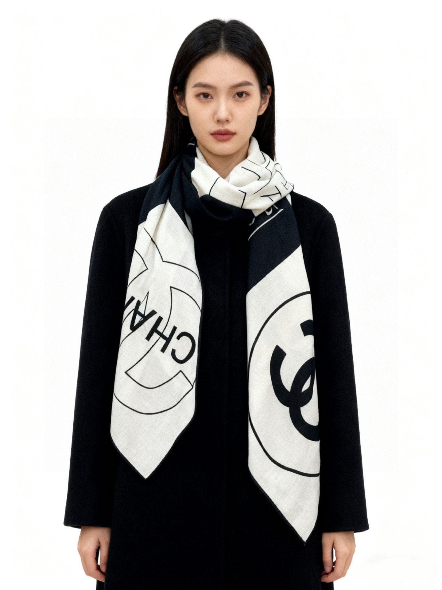 NO:587175,Chanel 25s new autumn and winter products ~ [140 top-quality velvet double-sided shawls of the same color] The 25s autumn and winter shawl design is really a breakthrough. The pink and beige color is elegant and sweet. I feel that if you miss each one, you will never have it again. It can also be used as a picture frame and looks good as a work of art. It is indeed you, Chanel!  !  Composition 30% silk 70% cashmere Size 135*135 cm high version scarf, high version scarf, chanel, chanel, real silk, shawls19860909Chanel 25s秋冬新品～【140顶级丝绒双面同色披肩】 25s 秋冬披肩设计真的好有突破 粉色米色格优雅甜美 感觉每一款错过了就不会再有了 还可以当裱画框 当一件艺术品也好看 不愧是你 香奈儿！！ 成份30真丝70羊绒 尺寸135*135 cm 高版本围巾,高版本围巾,chanel,chanel,real silk,shawls,scarf