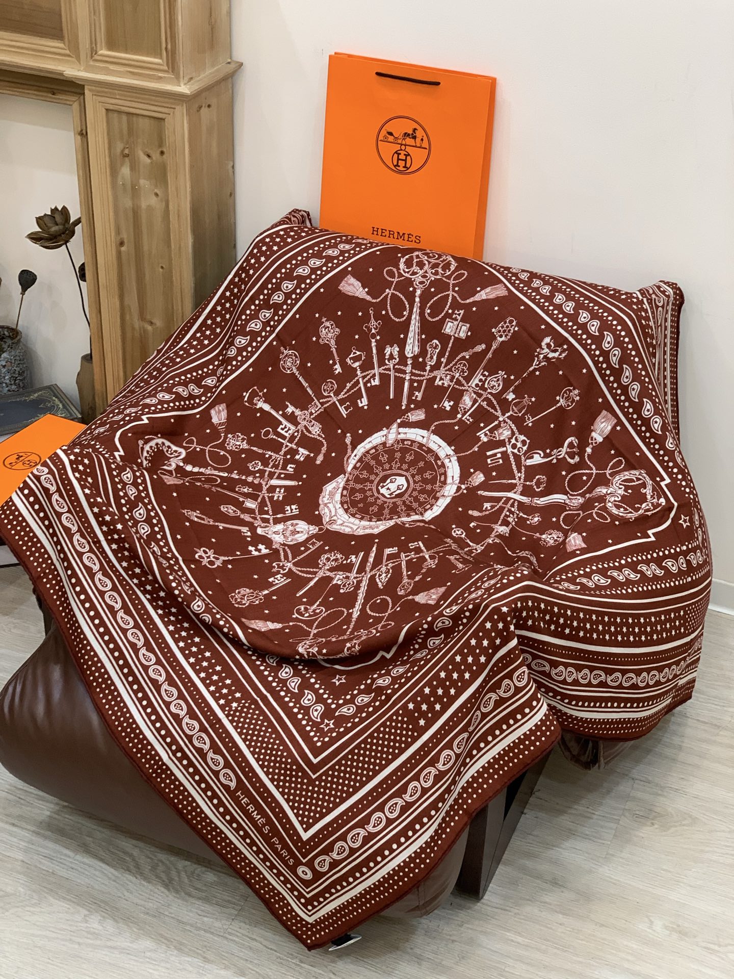 羊绒新款🆕👏👏买了都说好看‼️推荐💕爱马仕双面同色羊绒方巾【双面同色140】，顶级工艺超值‼️爱马仕专柜