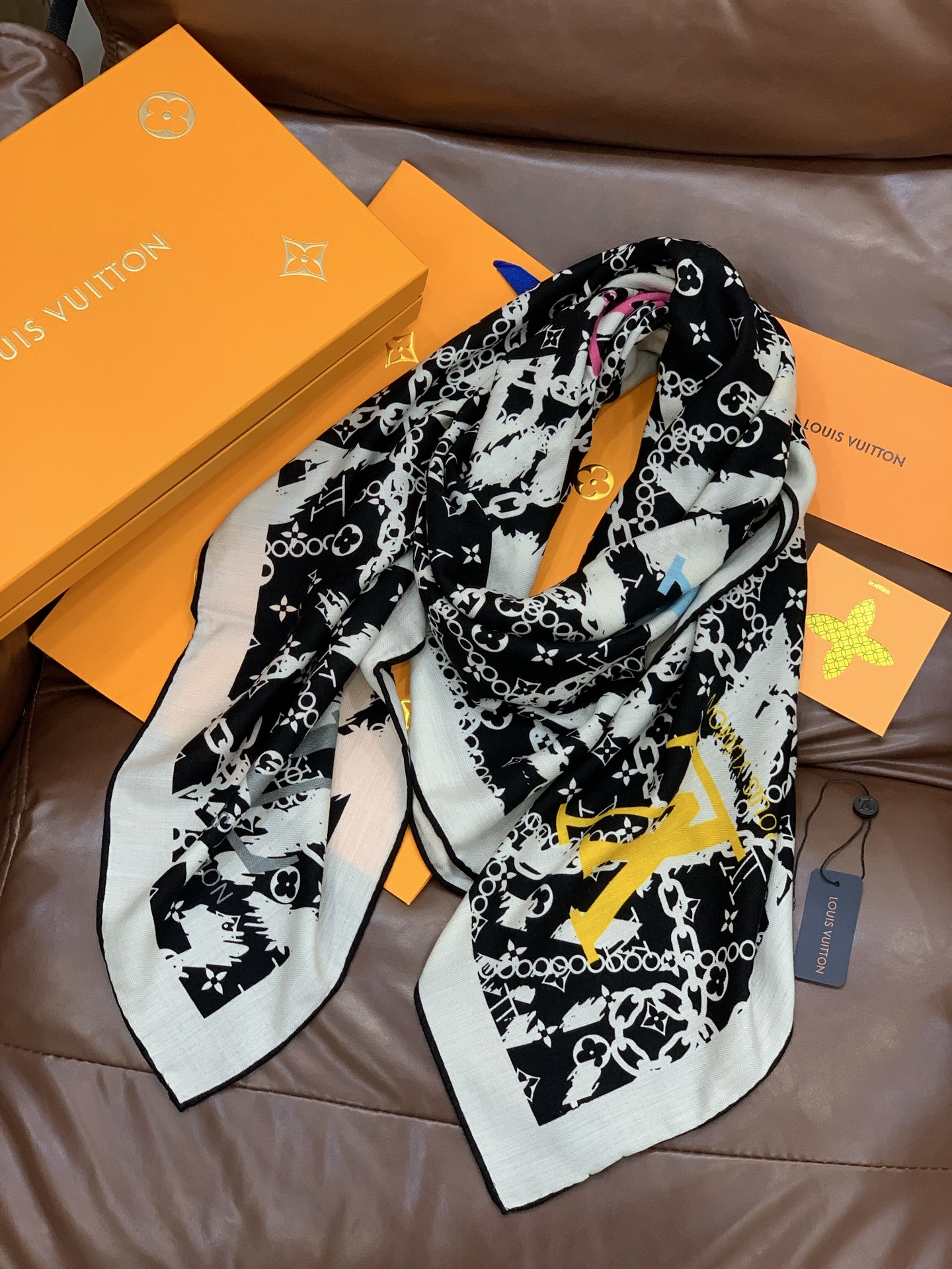 LV x TM 140披肩【140顶级丝绒双面同色披肩】本款LVxTMMonogram Multicol