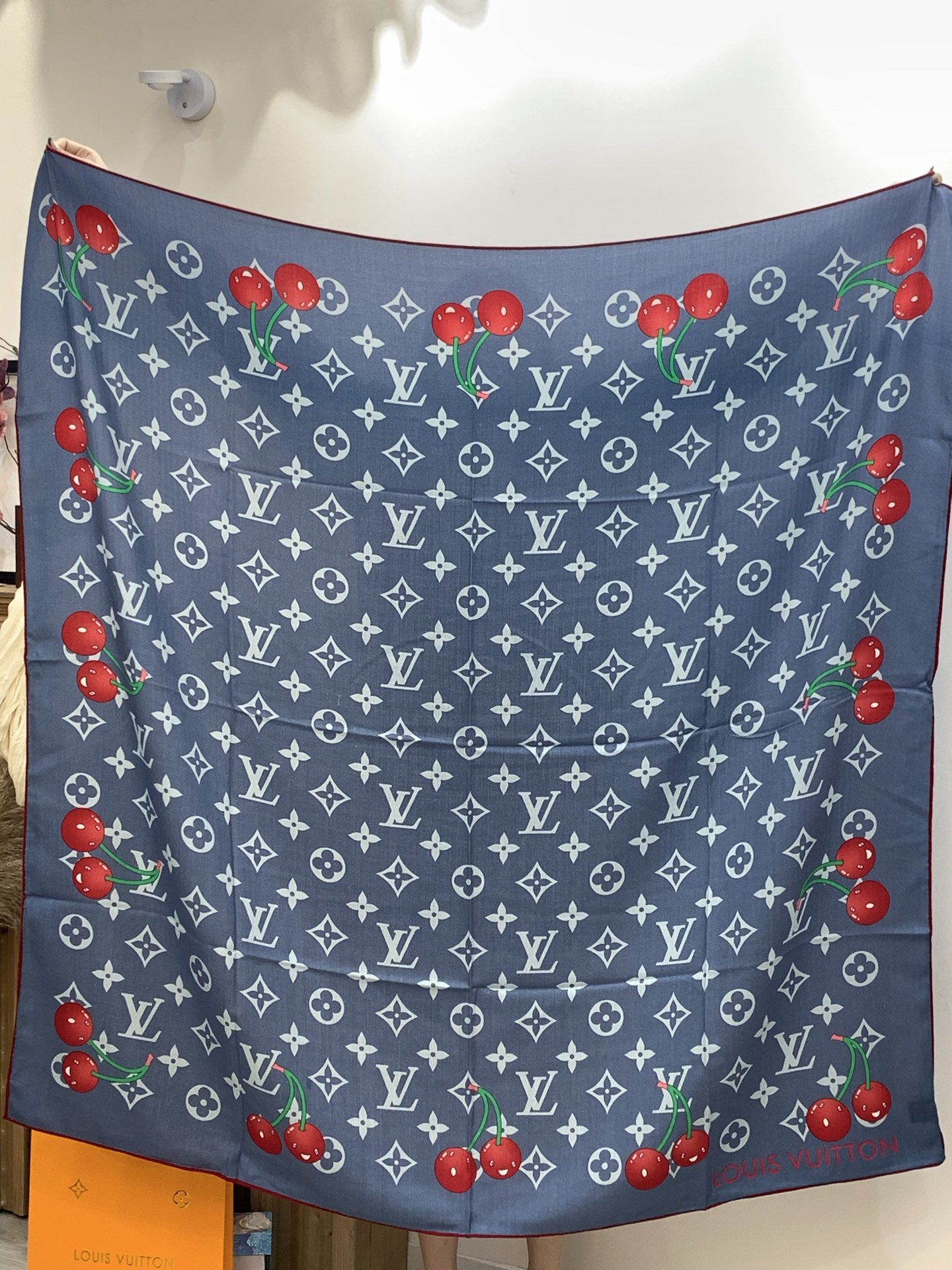 LV X TM MONOGRAMCERISE 140丝绒方巾【140双面丝绒同色】LV × TM Mon