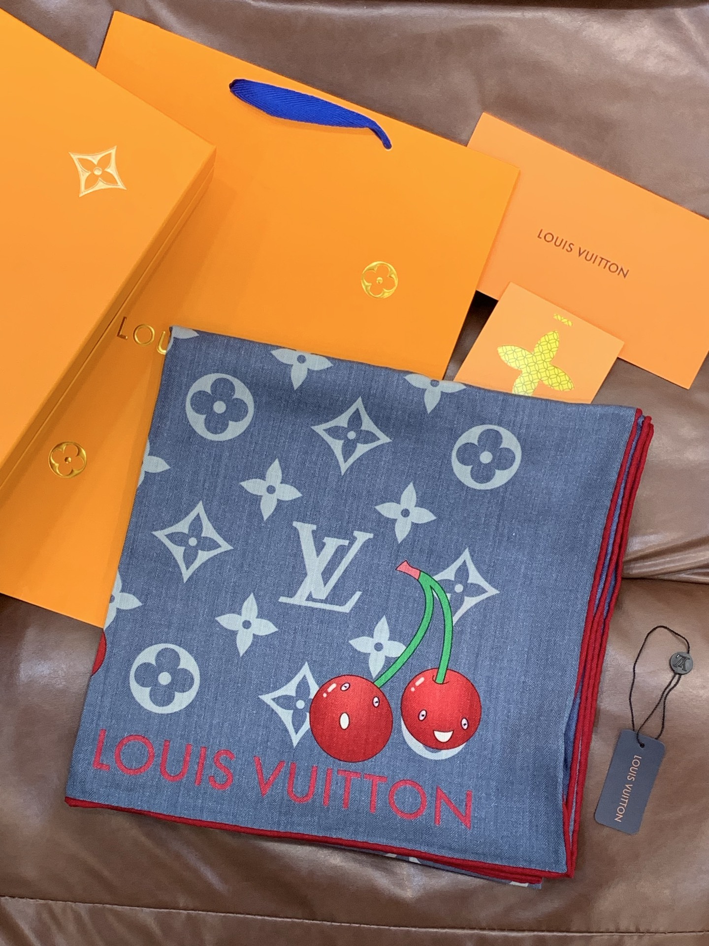 LV X TM MONOGRAMCERISE 140丝绒方巾【140双面丝绒同色】LV × TM Mon