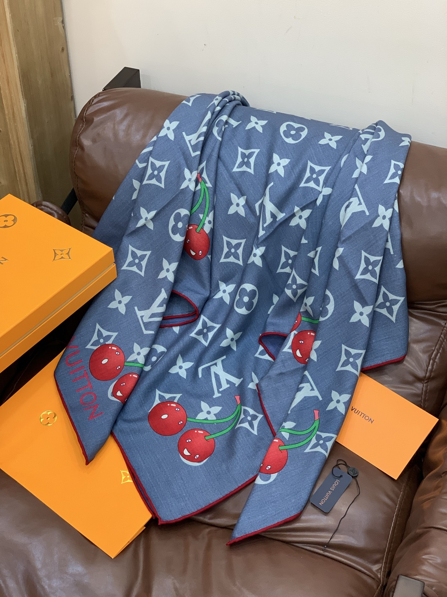 LV X TM MONOGRAMCERISE 140丝绒方巾【140双面丝绒同色】LV × TM Mon