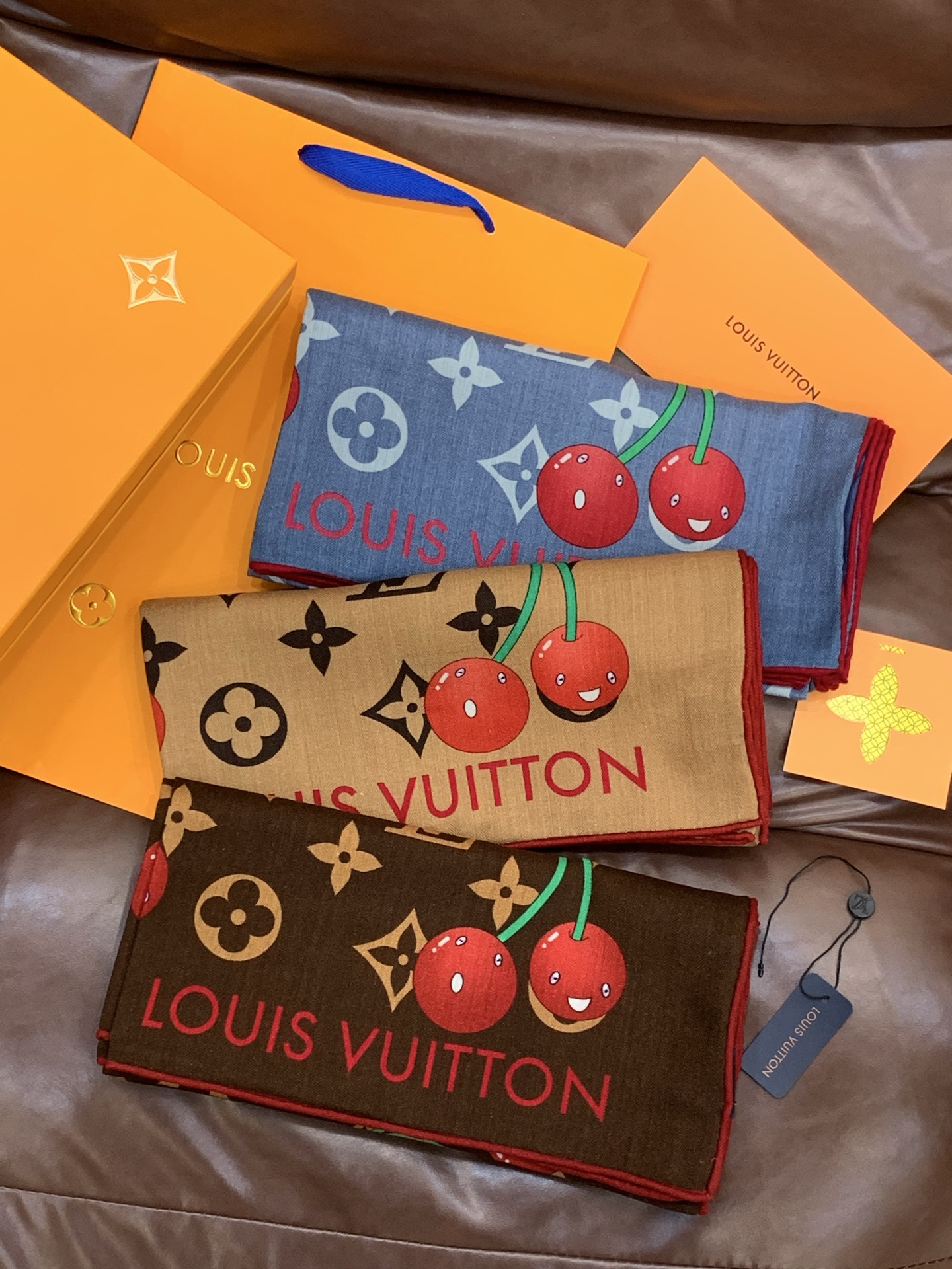 LV X TM MONOGRAMCERISE 140丝绒方巾【140双面丝绒同色】LV × TM Mon