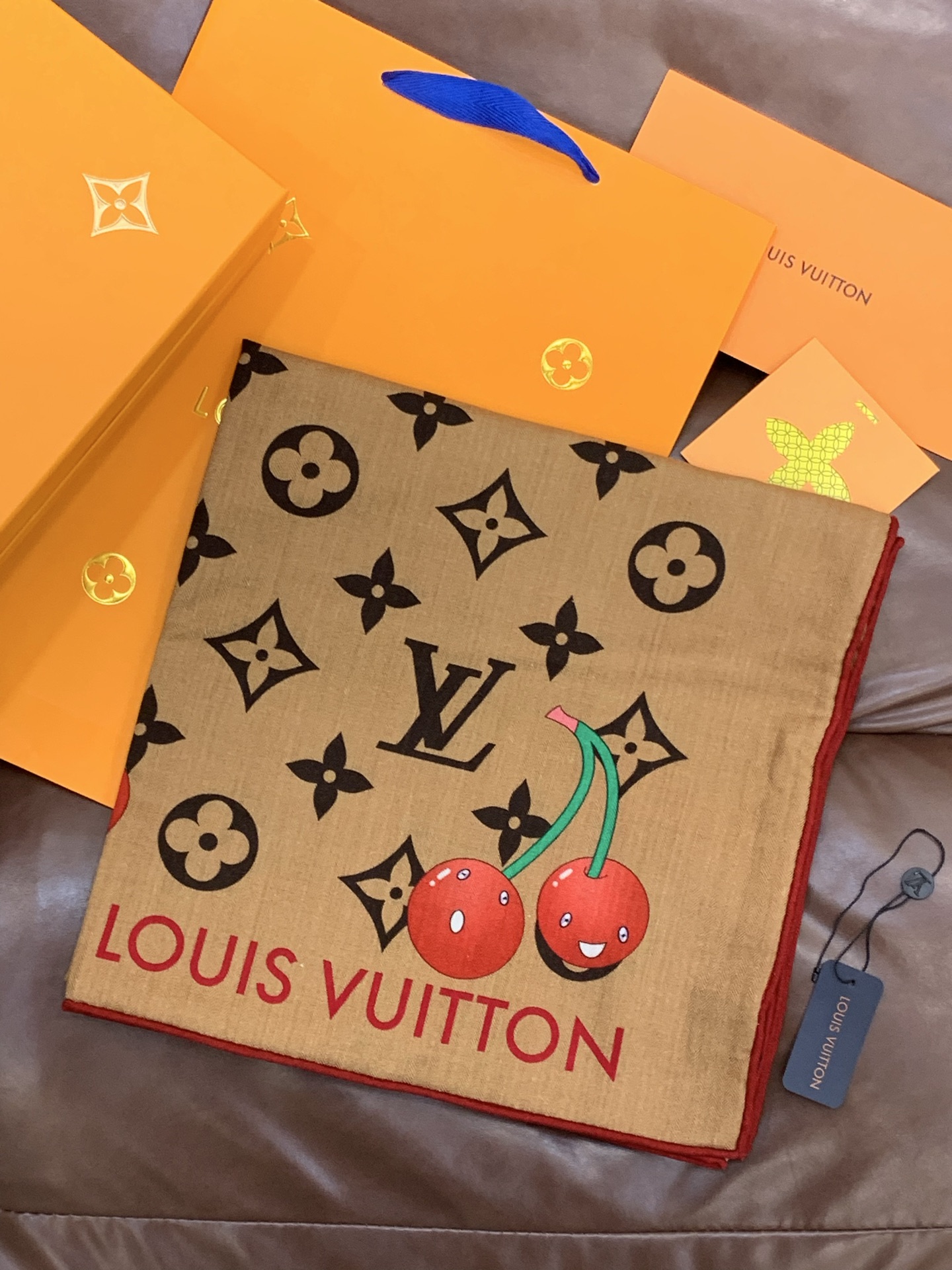 LV X TM MONOGRAMCERISE 140丝绒方巾【140双面丝绒同色】LV × TM Mon
