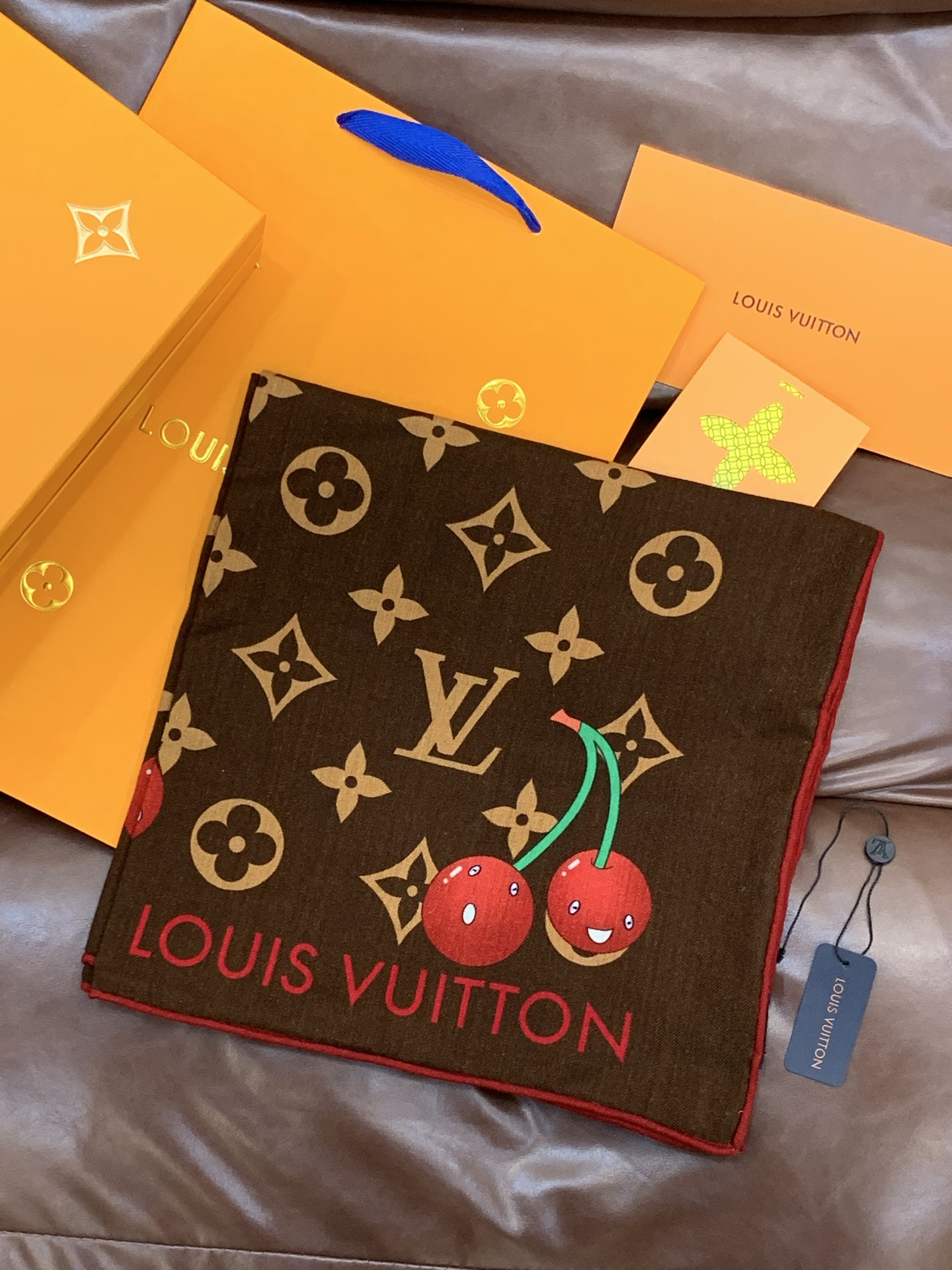 LV X TM MONOGRAMCERISE 140丝绒方巾【140双面丝绒同色】LV × TM Mon