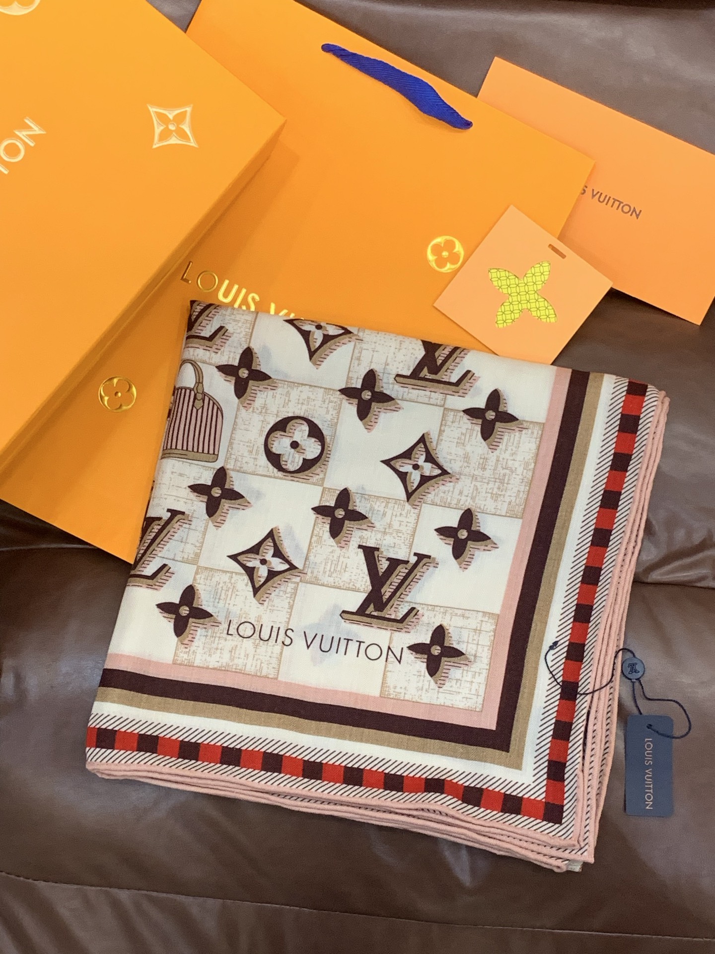 LV x TM 140披肩【140顶级丝绒双面同色披肩】本款LVxTMMonogram Multicol