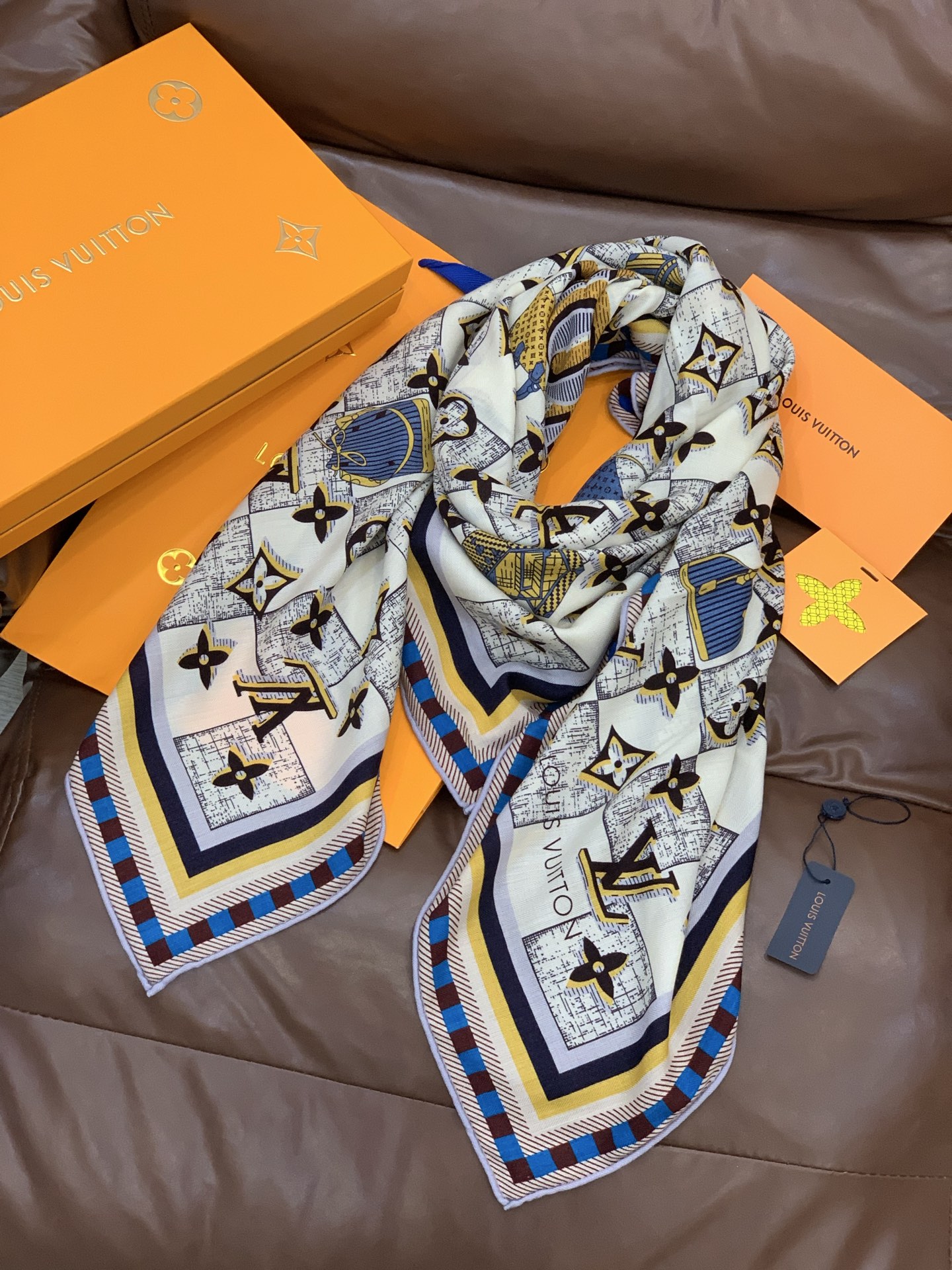 LV x TM 140披肩【140顶级丝绒双面同色披肩】本款LVxTMMonogram Multicol