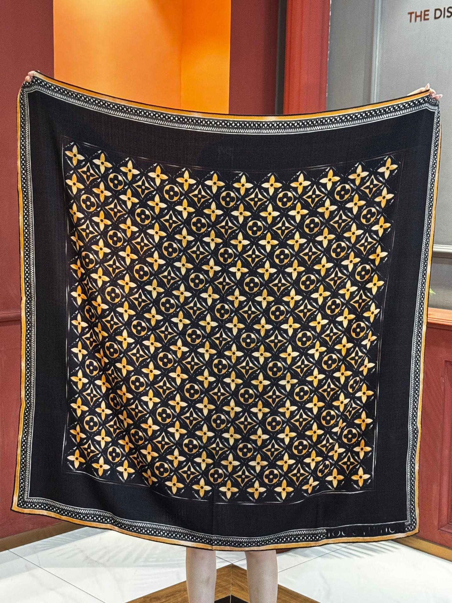 140顶级丝绒双面同色披肩30%真丝70%羊绒140*140方巾本款丝绒方巾以满溢艺术气息的设计诠释19