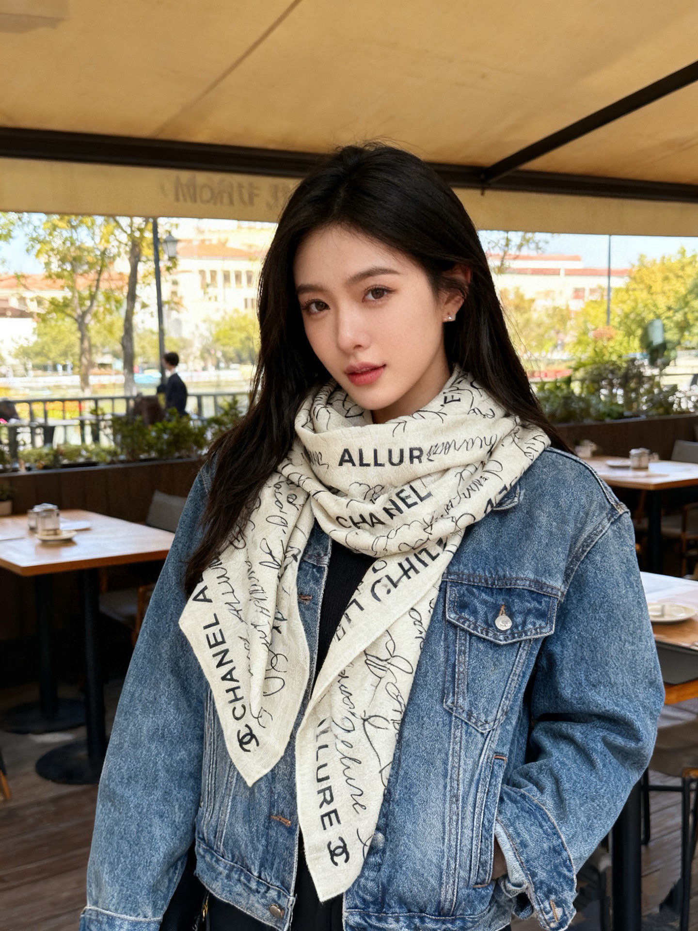 Chanel-丝绒双面方巾【140双面同色】出道即巅峰🐂火爆到一条难求🖤高级感十足的字母CC，和一切经典