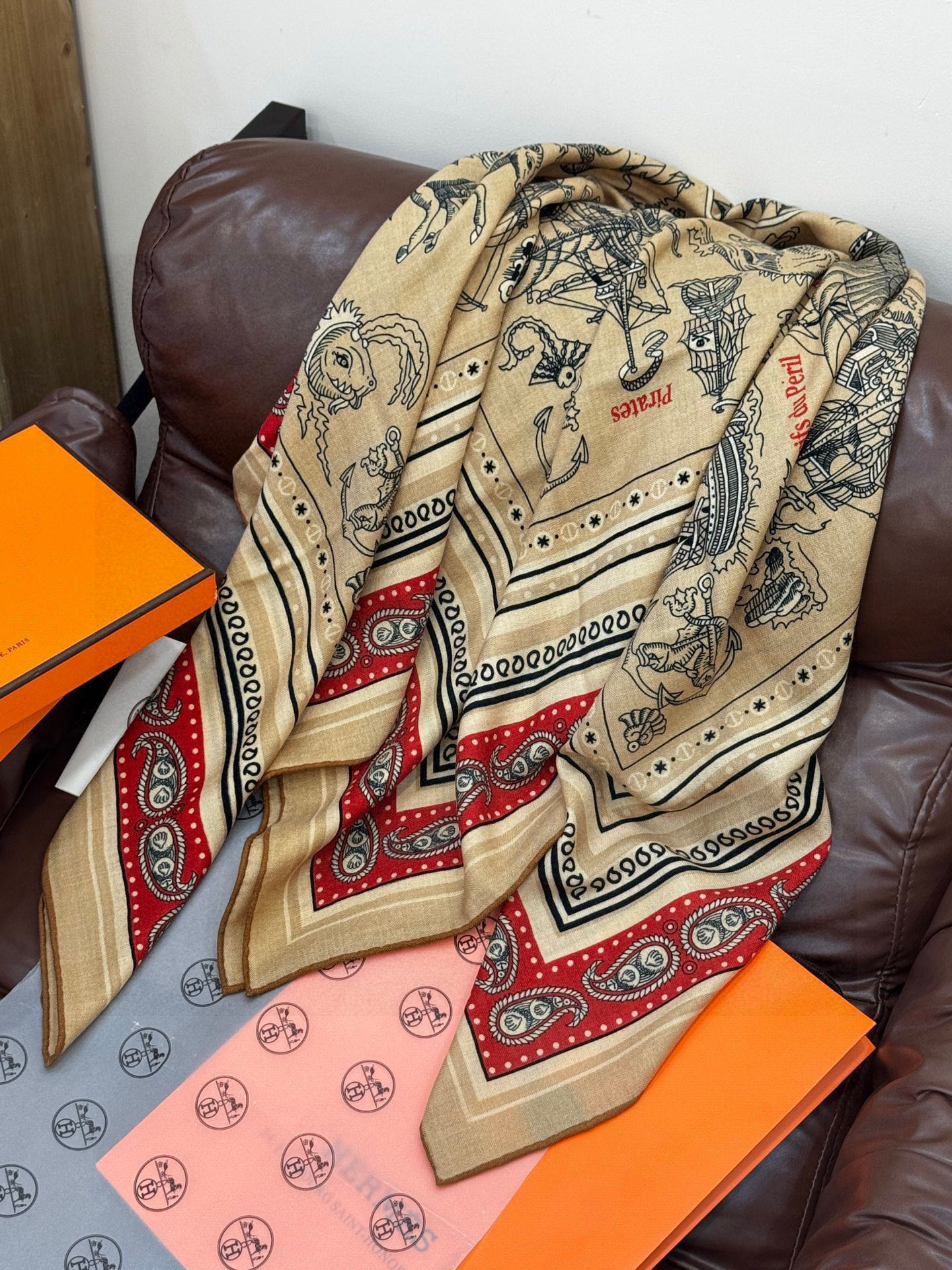 💟2025年秋冬抢先 上新💞【双面同色丝绒方巾】手工卷边山羊绒和真丝混纺披肩（70%山羊绒，30%桑蚕丝