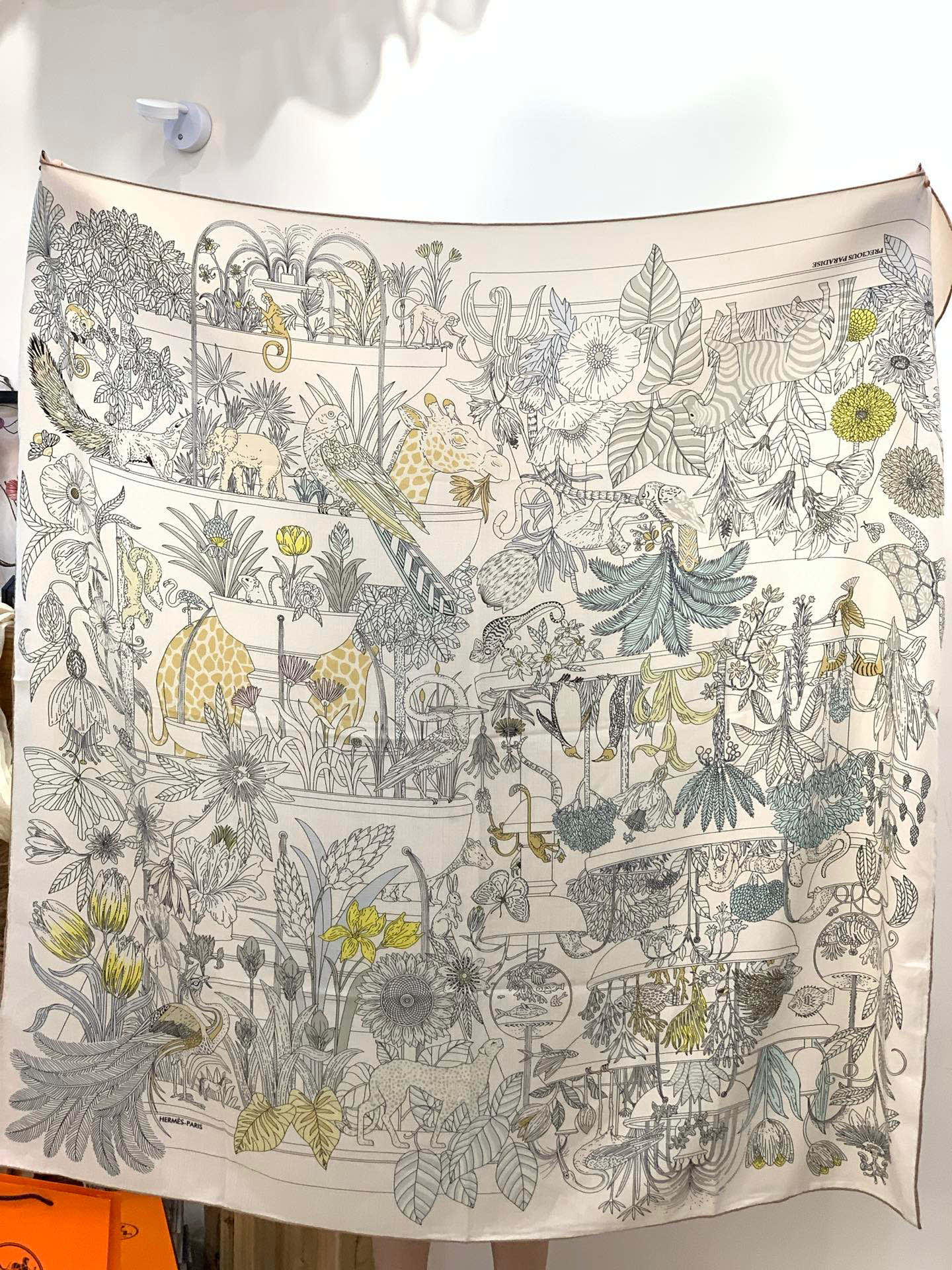 羊绒新款🆕👏买了都说好看‼️推荐💕爱马仕双面同色羊绒方巾，【奇珍乐园双面同色140】顶级工艺超值‼️爱马