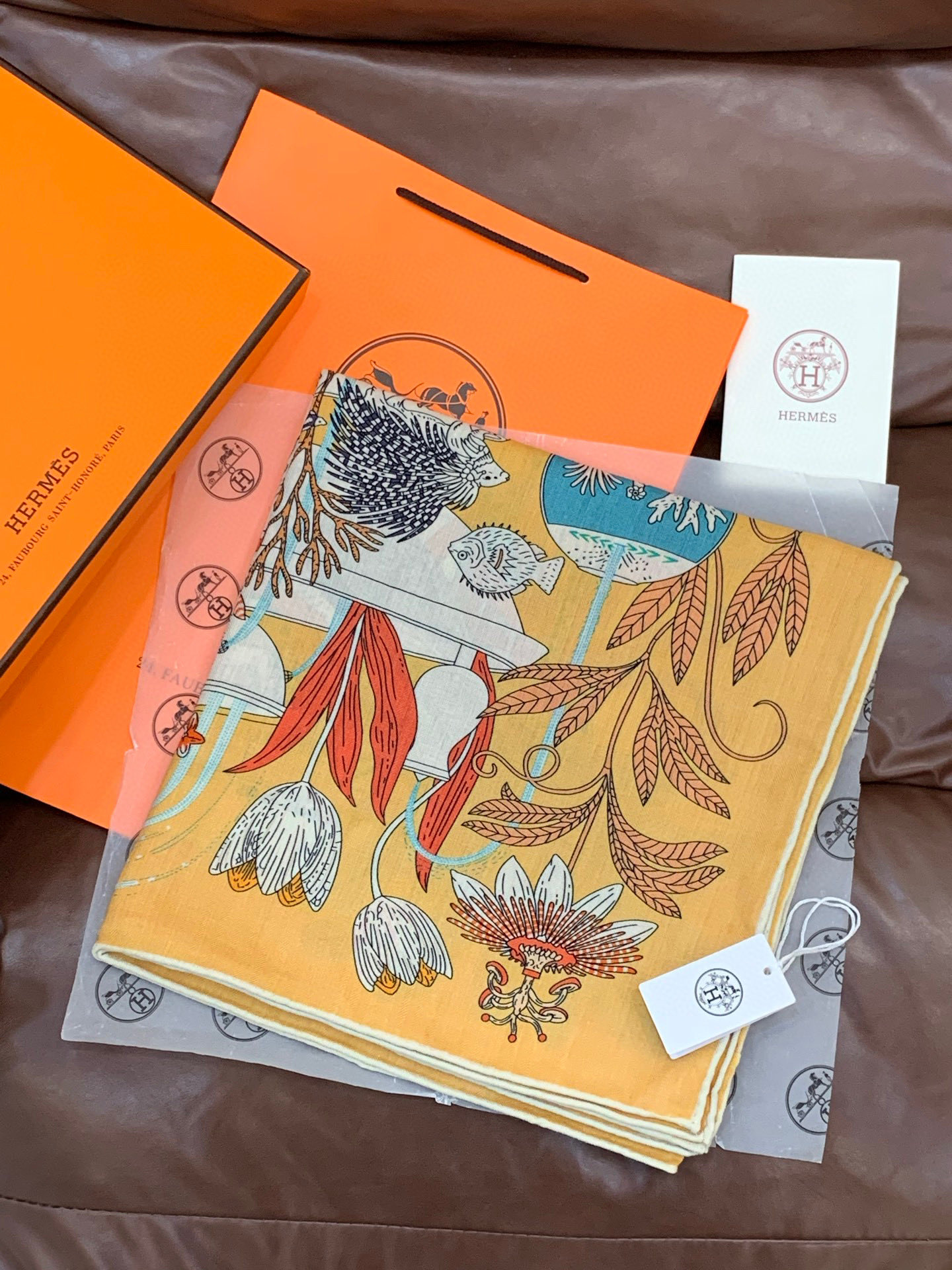 羊绒新款🆕👏买了都说好看‼️推荐💕爱马仕双面同色羊绒方巾，【奇珍乐园双面同色140】顶级工艺超值‼️爱马