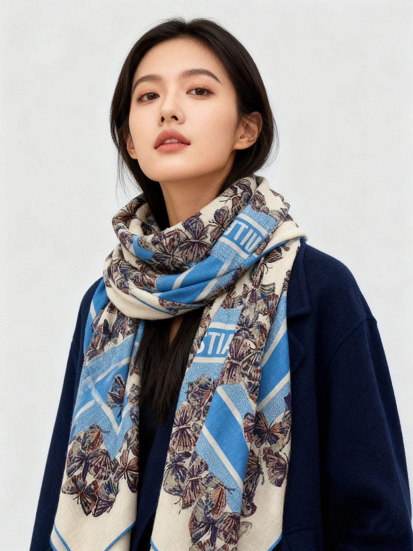 Dior 印花披肩【140顶级丝绒双面同色】Dior Camo PaPillon 图案这款披肩饰以 Di