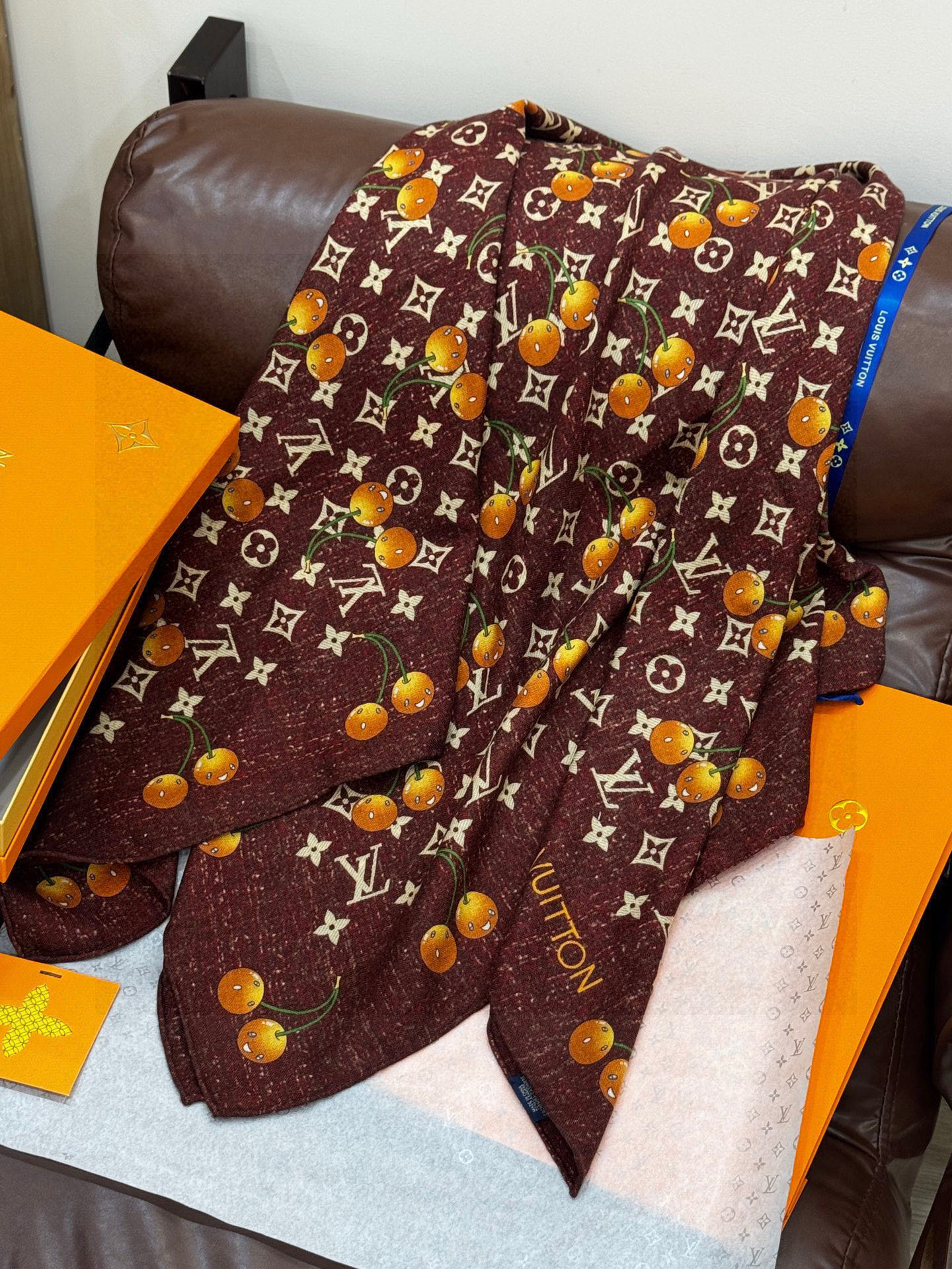 LV X TM MONOGRAMCERISE 140丝绒方巾【140双面丝绒同色】LV × TM Mon