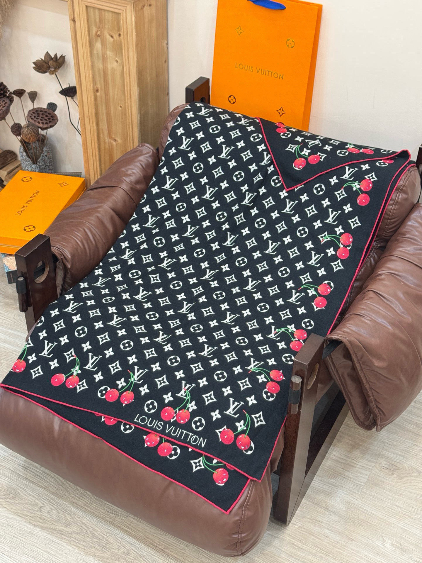 LV X TM MONOGRAMCERISE 140丝绒方巾【140双面丝绒同色】LV × TM Mon