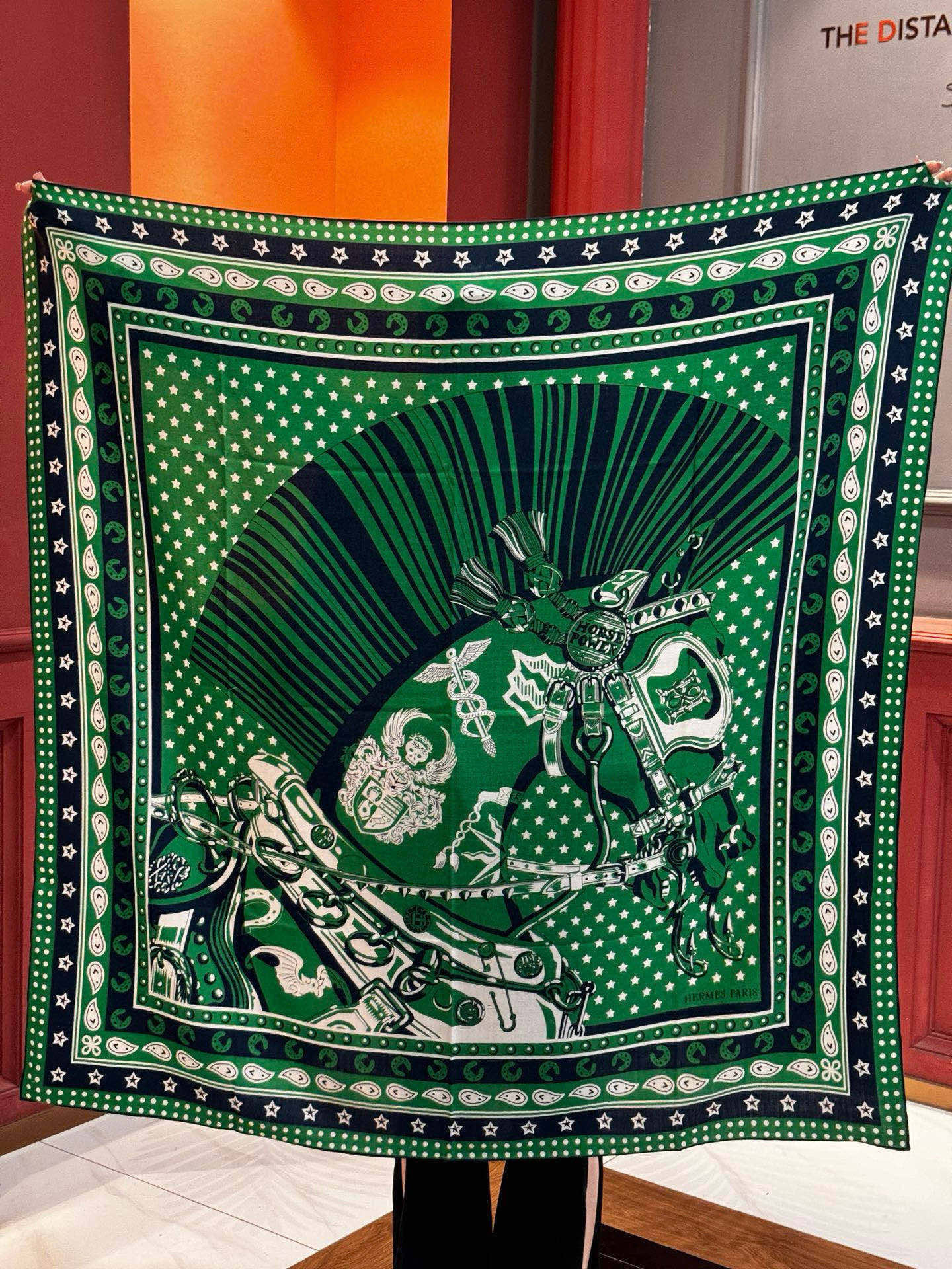 💟羊绒新款🆕👏👏买了都说好看‼️推荐💕爱马仕双面同色羊绒方巾【朋克骏马双面同色140】，顶级工艺超值‼️