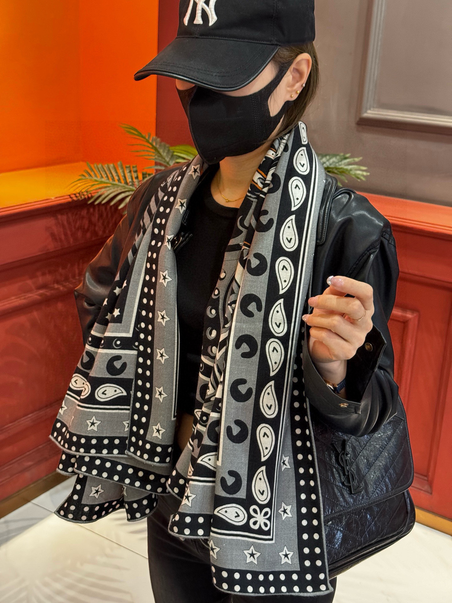 💟羊绒新款🆕👏👏买了都说好看‼️推荐💕爱马仕双面同色羊绒方巾【朋克骏马双面同色140】，顶级工艺超值‼️