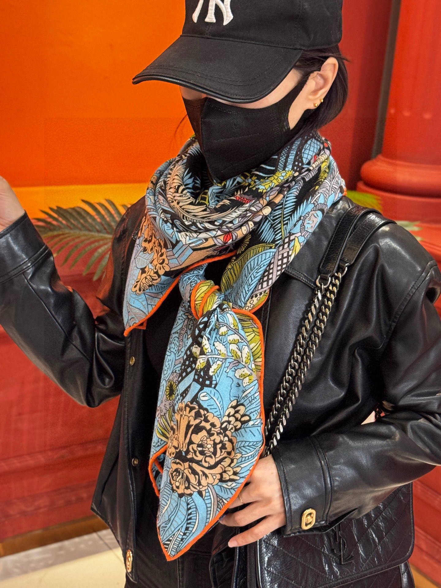 💟2025年秋冬抢先 上新💞【双面同色丝绒方巾】手工卷边山羊绒和真丝混纺披肩（70%山羊绒，30%桑蚕丝