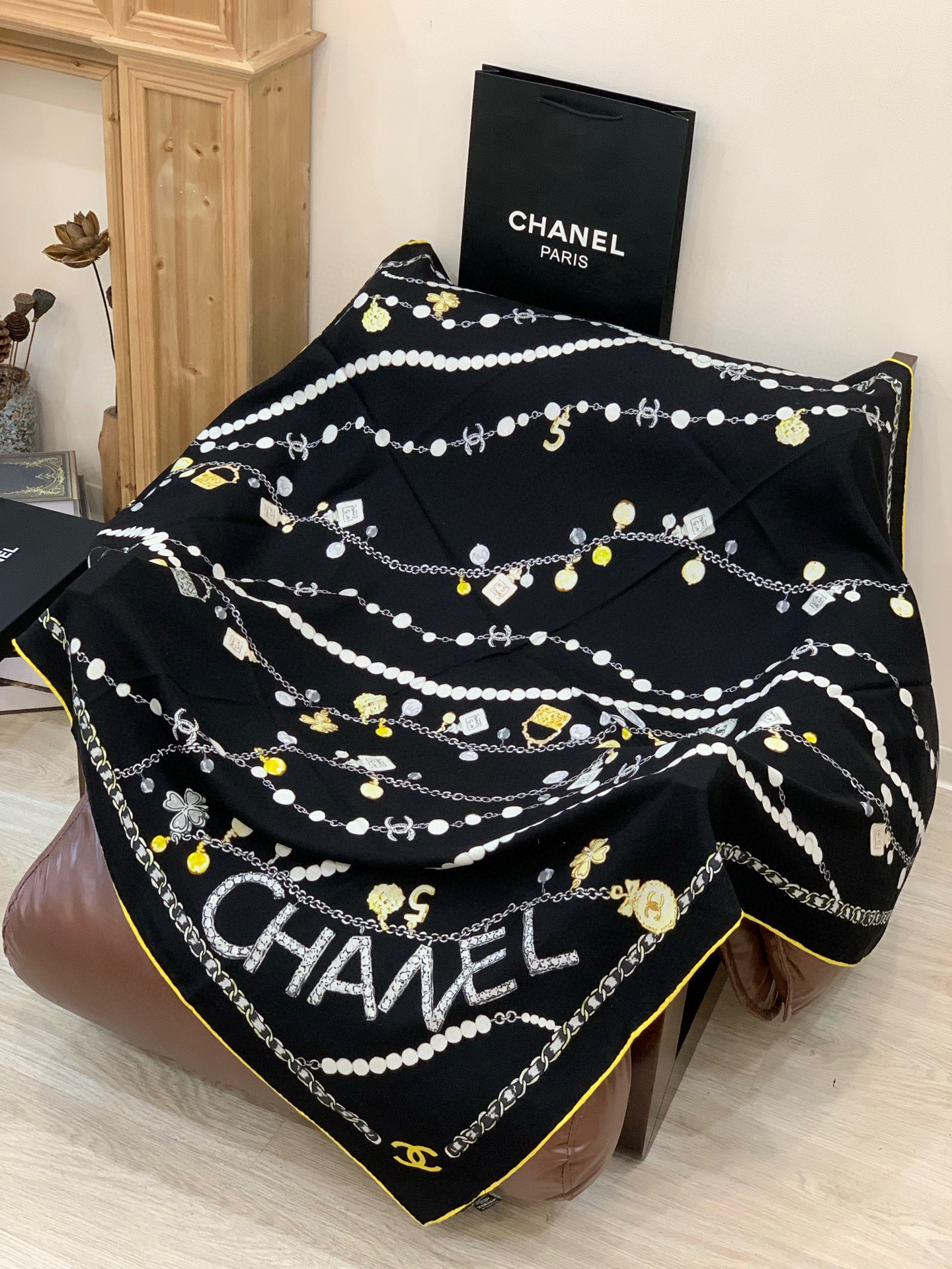 Chanel ~25秋冬新品～“珠光宝气”【140双面丝绒披肩】手工卷边丝绒方巾（30%桑蚕丝70%羊绒