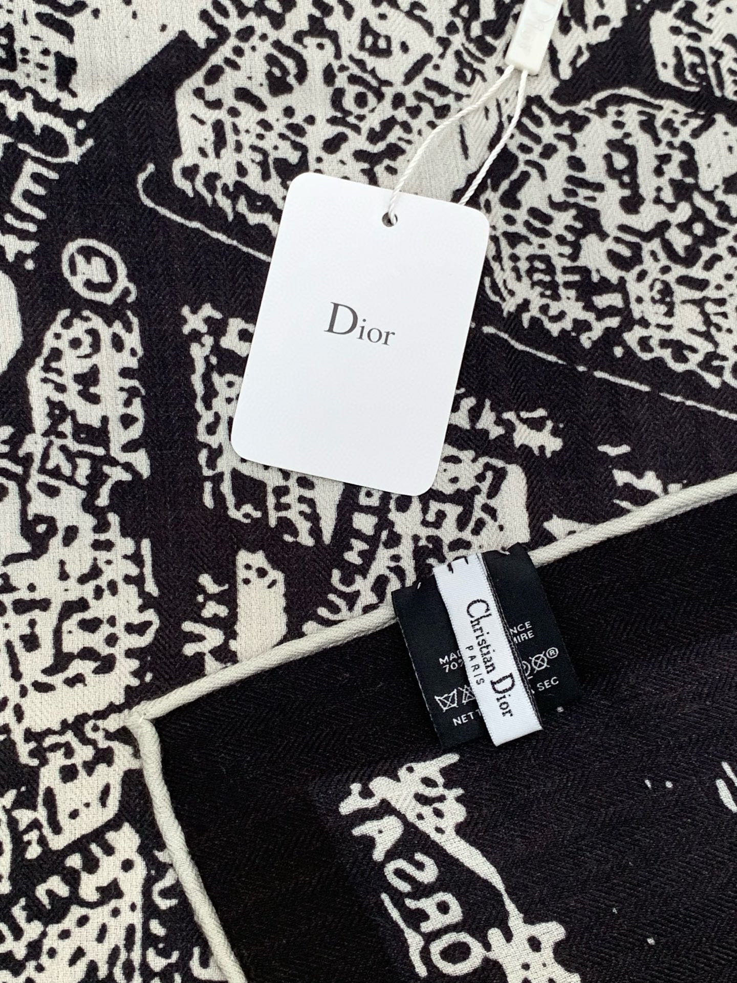 Dior ❤【️巴黎地图】140*140双面同色丝绒方巾🉐️LAN DE 价🉐️ARIS 巴黎地图这款方