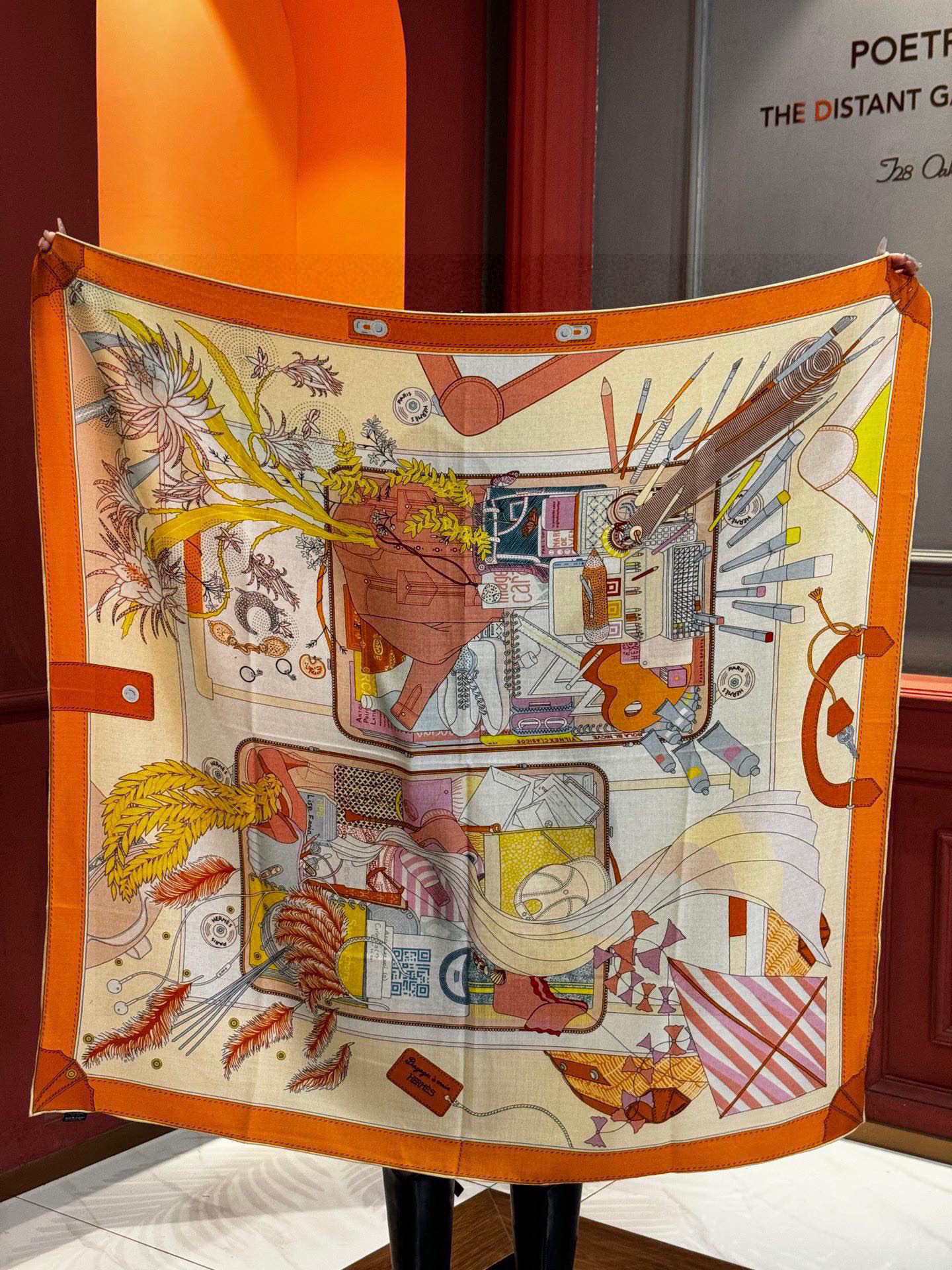 上新❤️。【手提行李】 上新中~这款“手提行李”的款式花色也还是比较经典的颜色色也很秋冬。创作渊源从委内