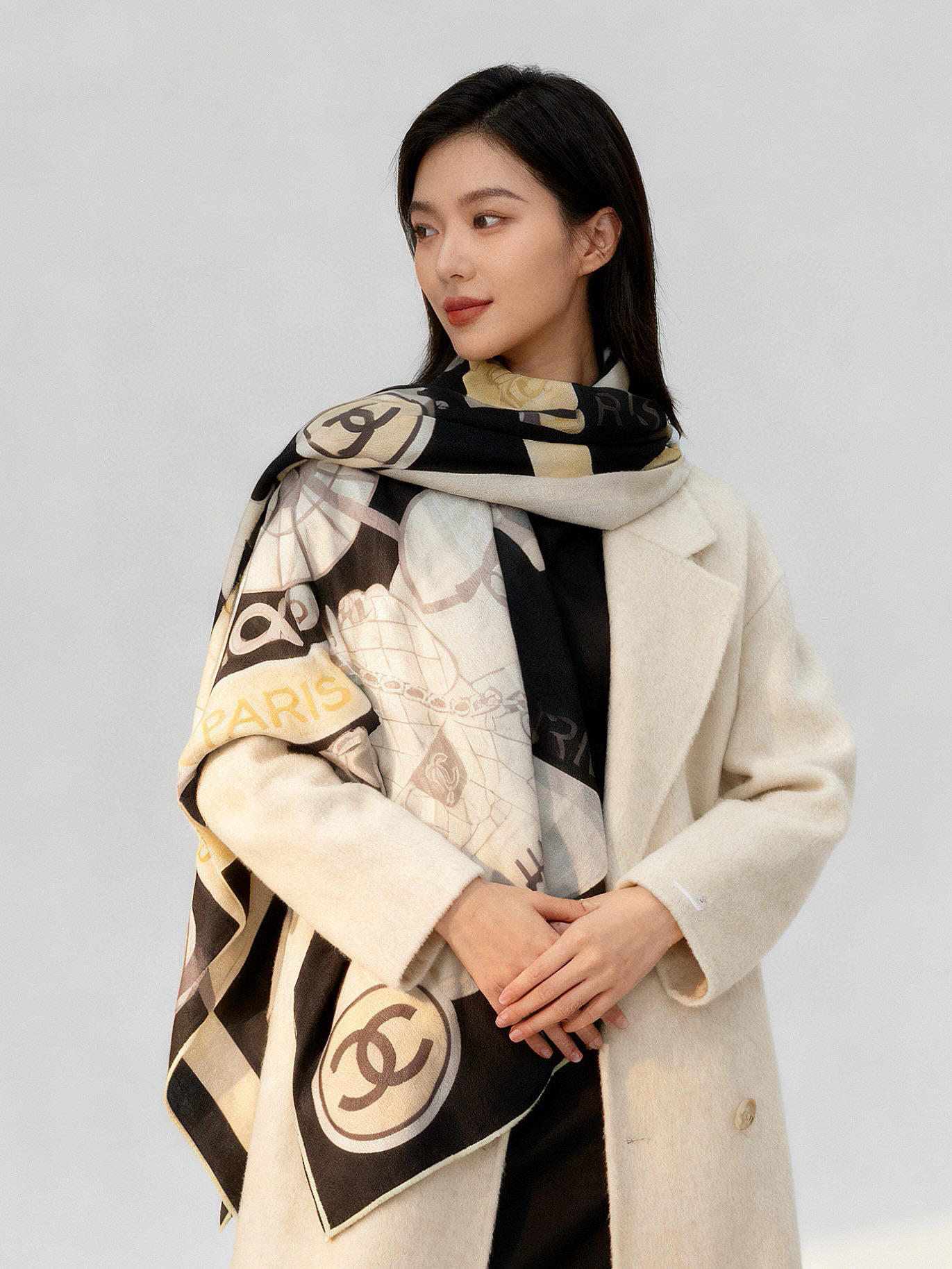 2025秋冬高级成衣系列～Chanel 【140双面同色丝绒披肩】此系列谱写一曲自由轻灵的赞歌本系列作品