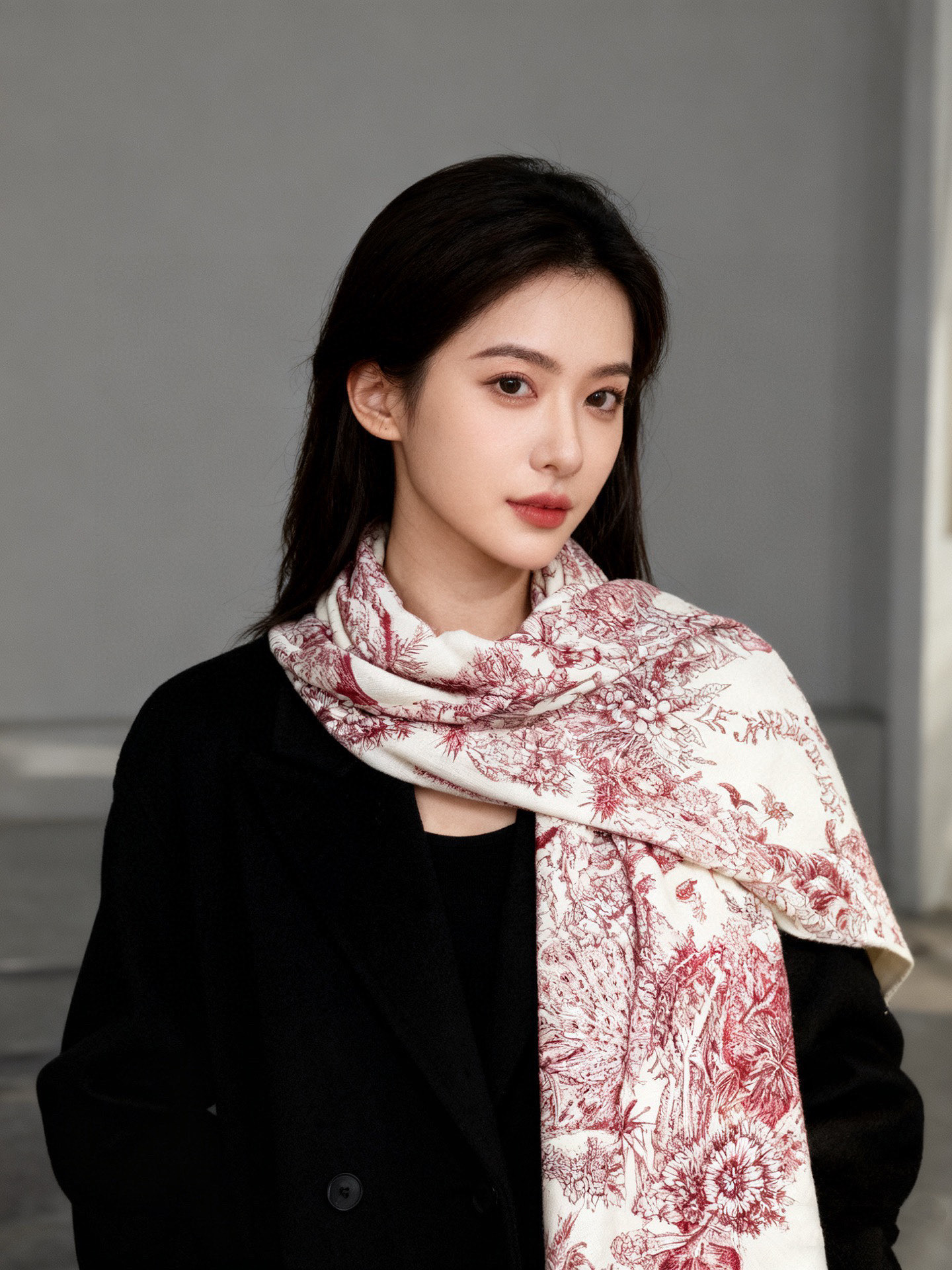 重磅推荐的140顶级丝绒双面异色披肩《回归自然》 披肩尺寸：140*140方巾 70%羊绒30%真丝这张