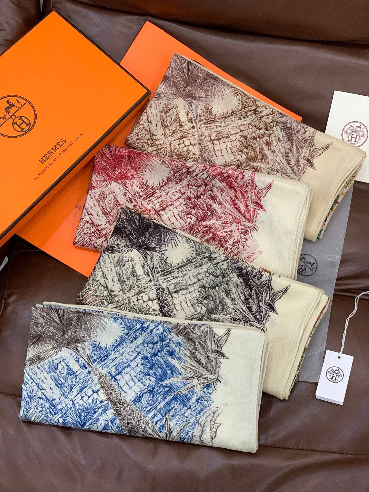 重磅推荐的140顶级丝绒双面异色披肩《回归自然》 披肩尺寸：140*140方巾 70%羊绒30%真丝这张