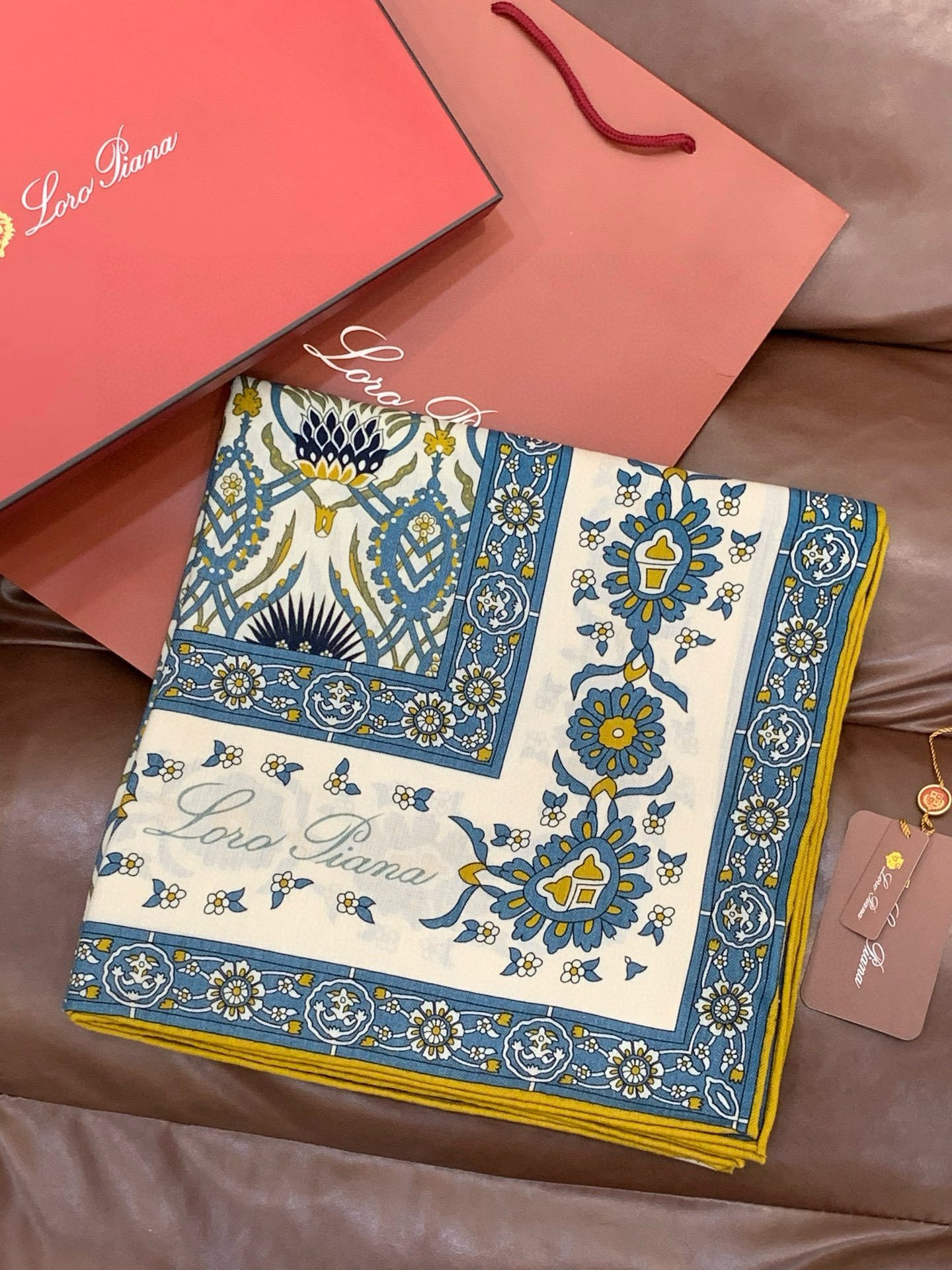 💟2025年 ETRo 秋冬抢先 上新💞【双面同色丝绒方巾】手工卷边山羊绒和真丝混纺披肩（70%山羊绒，