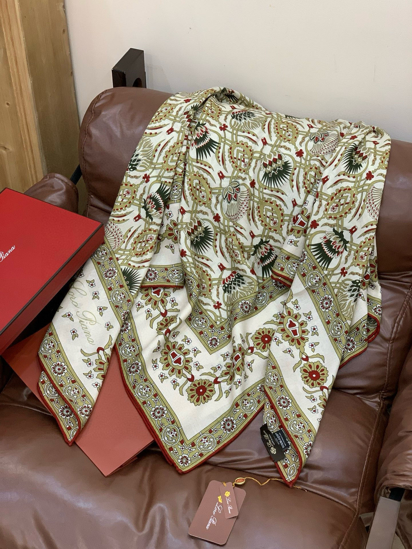 💟2025年 ETRo 秋冬抢先 上新💞【双面同色丝绒方巾】手工卷边山羊绒和真丝混纺披肩（70%山羊绒，