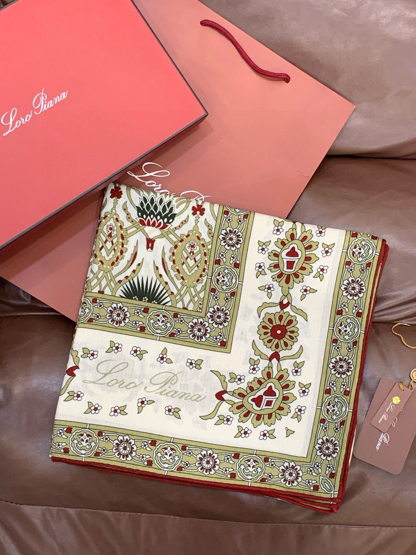 💟2025年 ETRo 秋冬抢先 上新💞【双面同色丝绒方巾】手工卷边山羊绒和真丝混纺披肩（70%山羊绒，