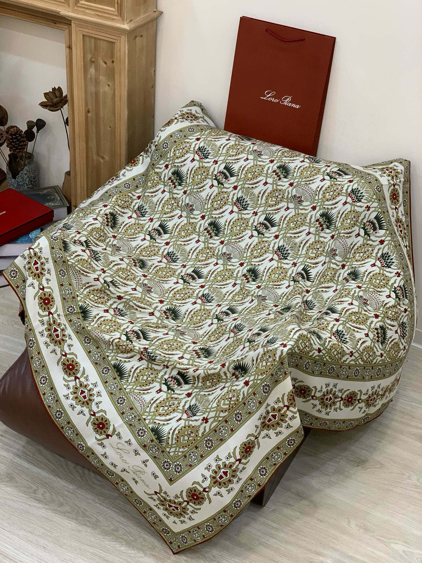 💟2025年 ETRo 秋冬抢先 上新💞【双面同色丝绒方巾】手工卷边山羊绒和真丝混纺披肩（70%山羊绒，