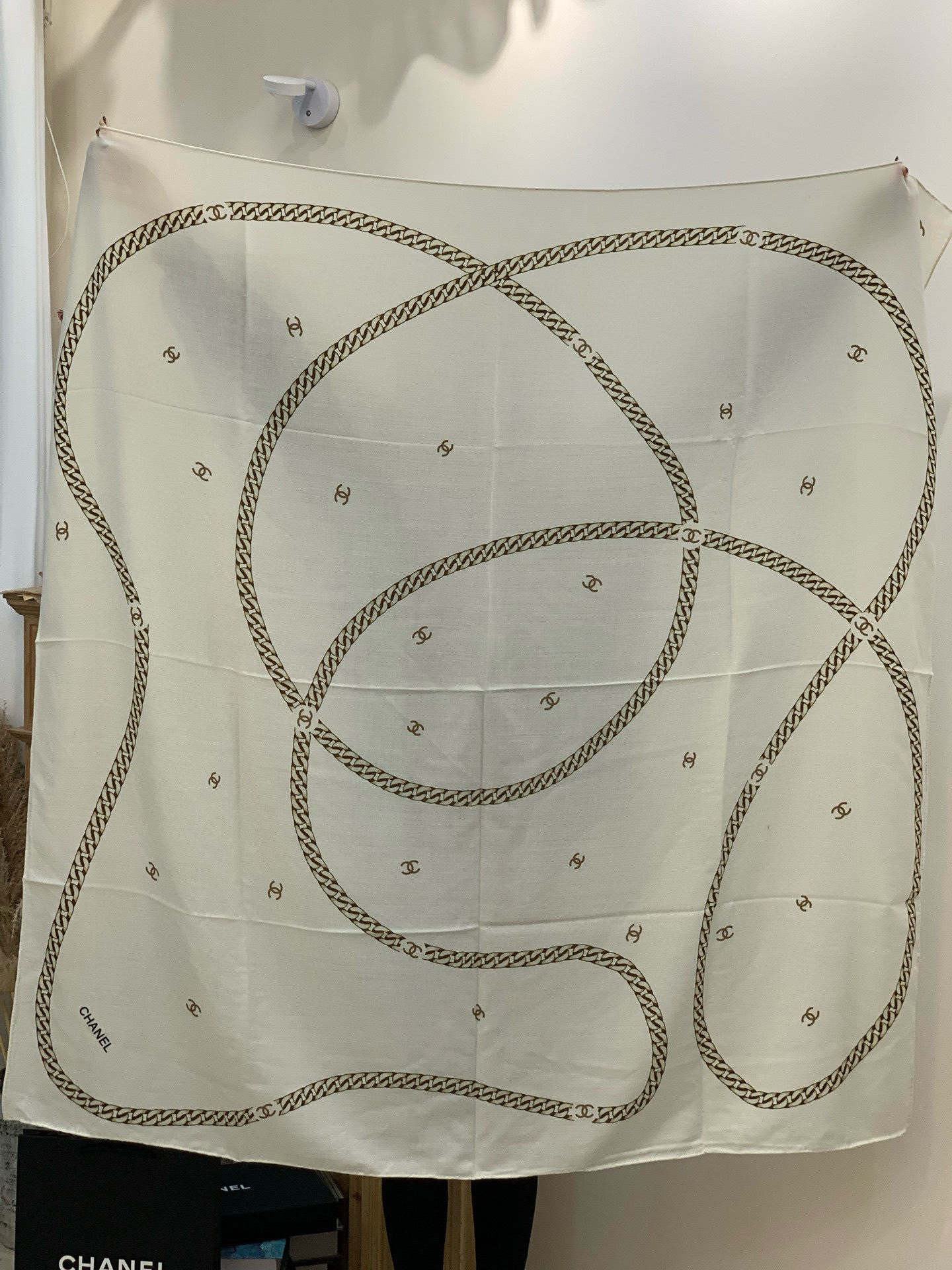 2025秋冬高级成衣系列～Chanel 【140双面同色丝绒披肩】此系列谱写一曲自由轻灵的赞歌本系列作品