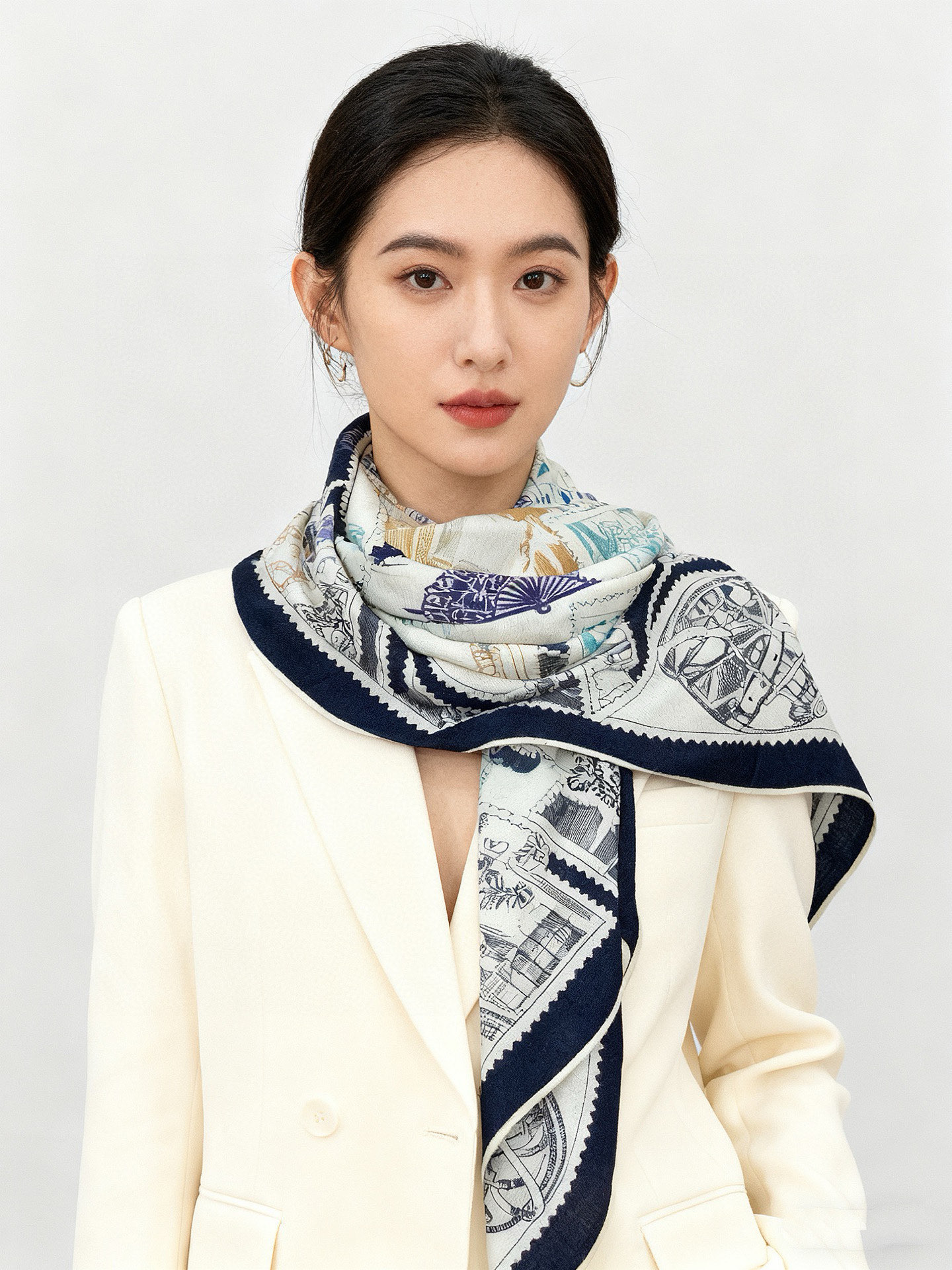 💟2025年秋冬抢先 上新💞【双面同色丝毛绒方巾】手工卷边山羊绒和真丝混纺披肩（70%山羊绒，30%桑蚕