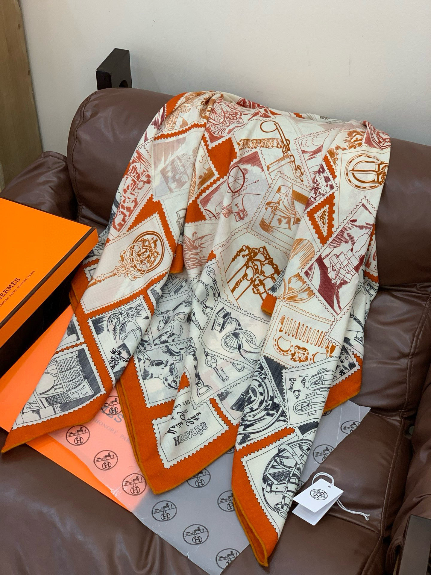 💟2025年秋冬抢先 上新💞【双面同色丝毛绒方巾】手工卷边山羊绒和真丝混纺披肩（70%山羊绒，30%桑蚕