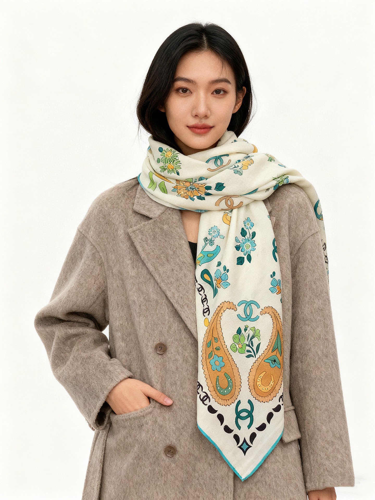 2025秋冬高级成衣系列～Chanel 【140双面同色丝绒披肩】此系列谱写一曲自由轻灵的赞歌本系列作品