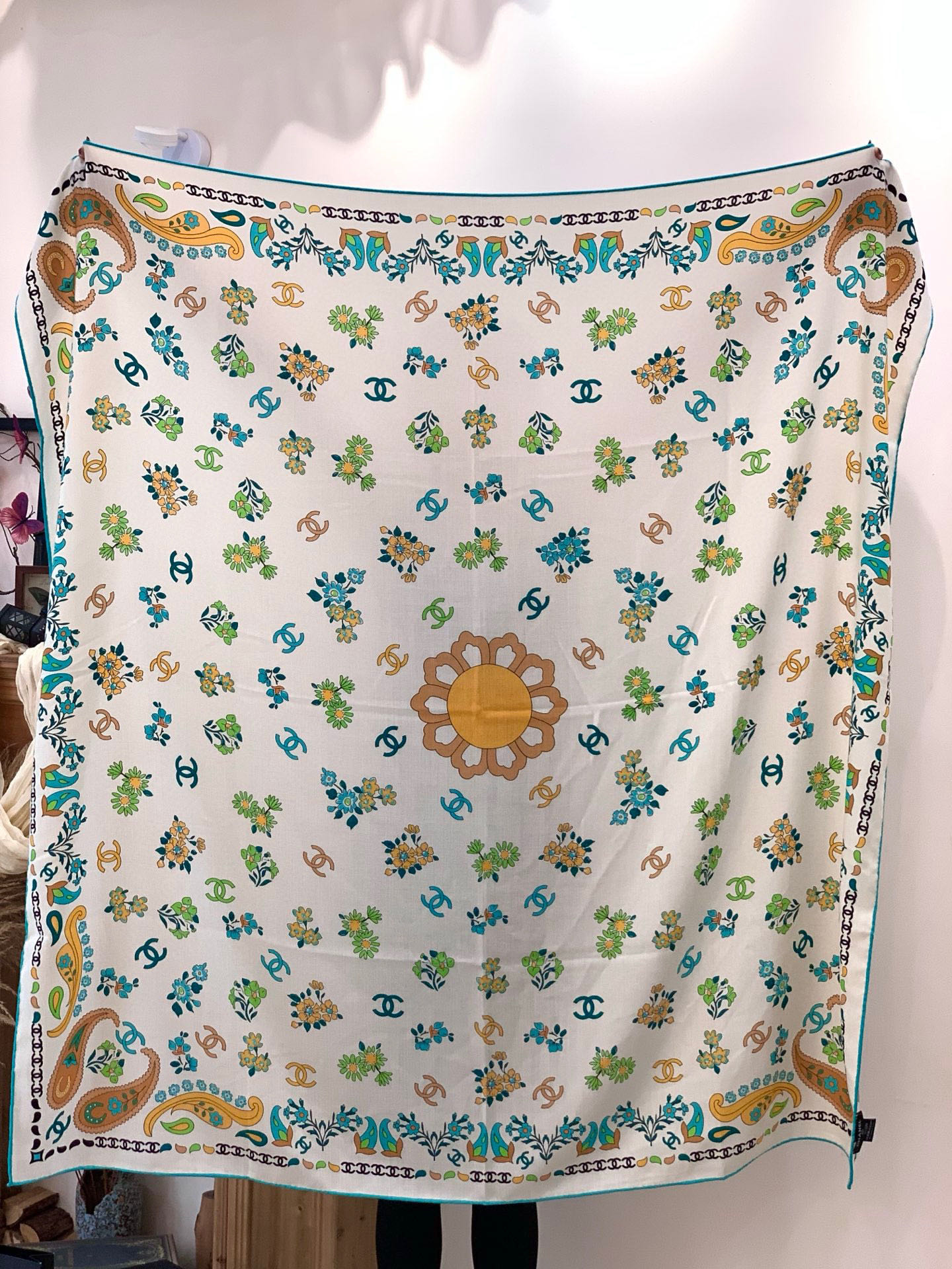 2025秋冬高级成衣系列～Chanel 【140双面同色丝绒披肩】此系列谱写一曲自由轻灵的赞歌本系列作品