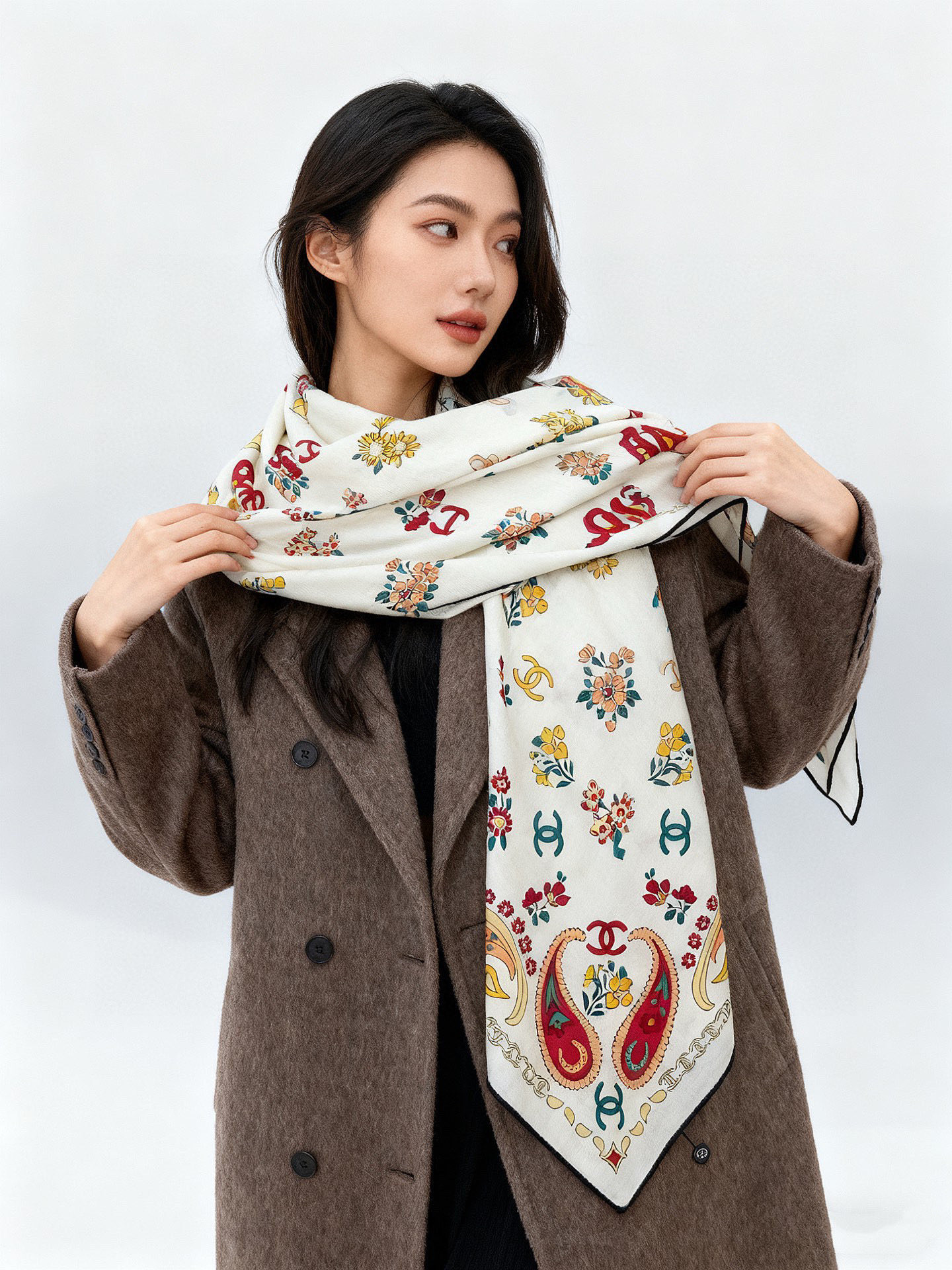 2025秋冬高级成衣系列～Chanel 【140双面同色丝绒披肩】此系列谱写一曲自由轻灵的赞歌本系列作品