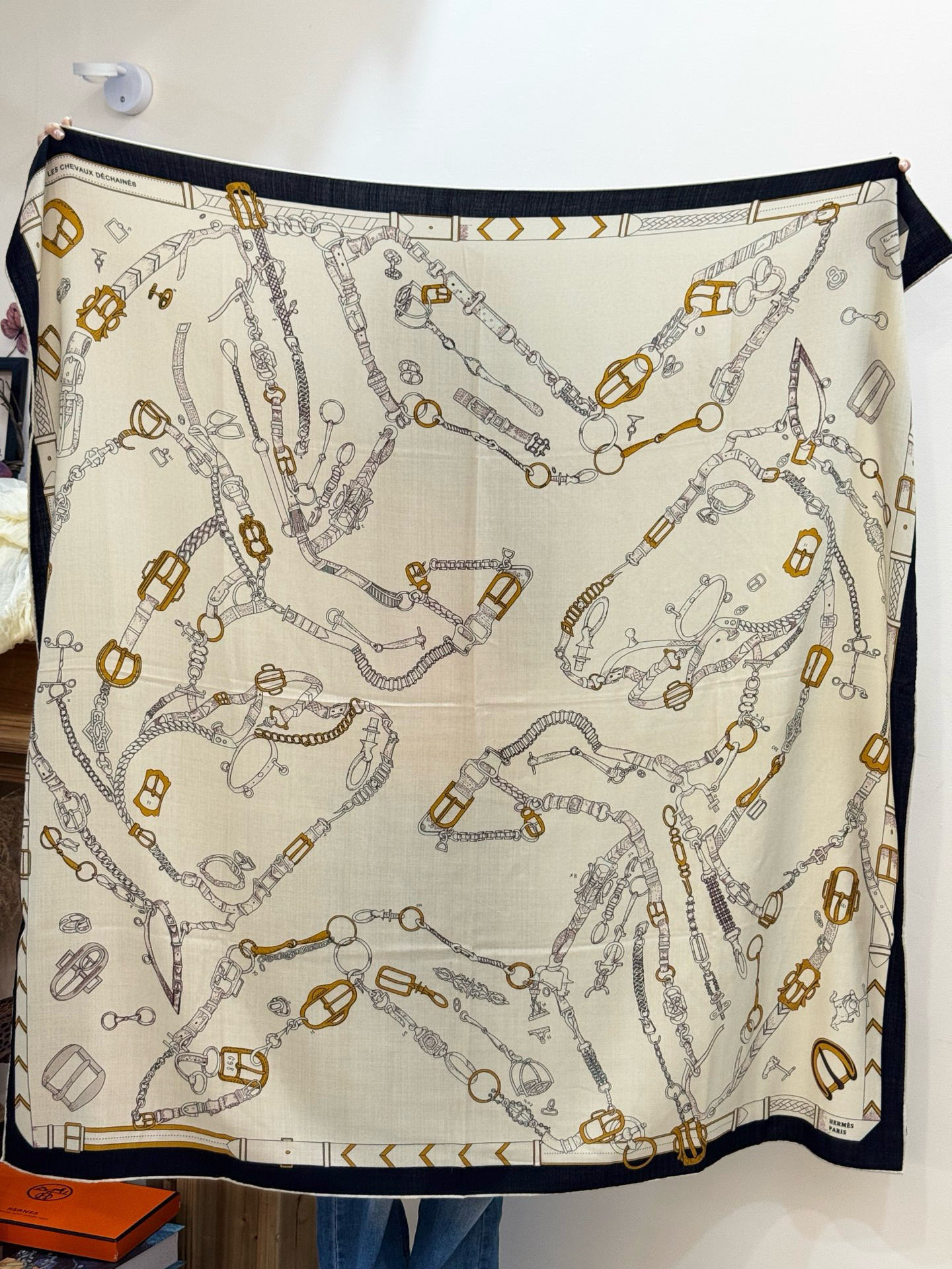 羊绒新款🆕👏👏买了都说好看‼️推荐💕爱马仕双面同色羊绒方巾【跃动的马儿双面同色140】，顶级工艺超值‼️