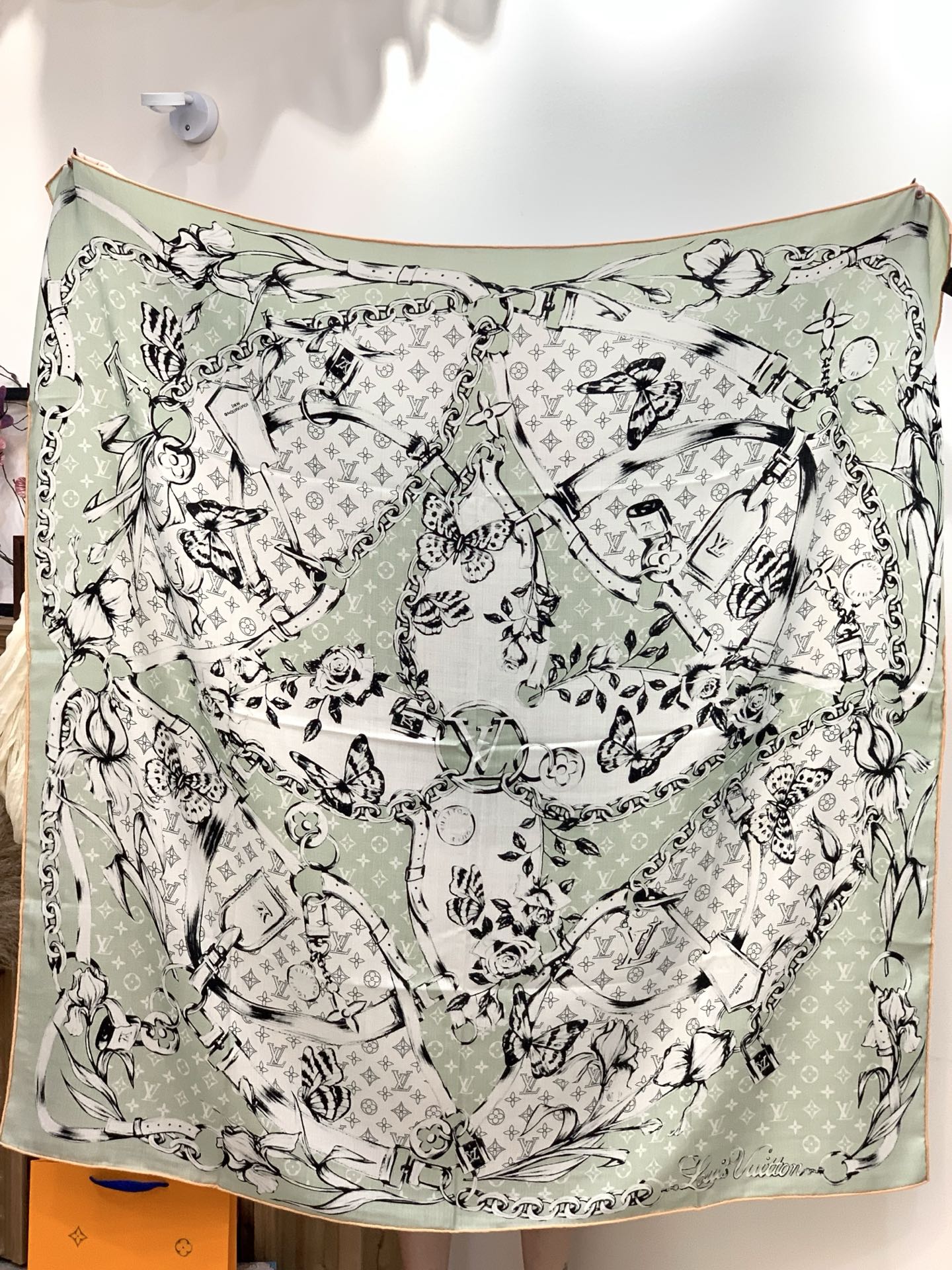 LV x TM 140披肩【140顶级丝绒双面同色披肩】本款LVxTMMonogram Multicol