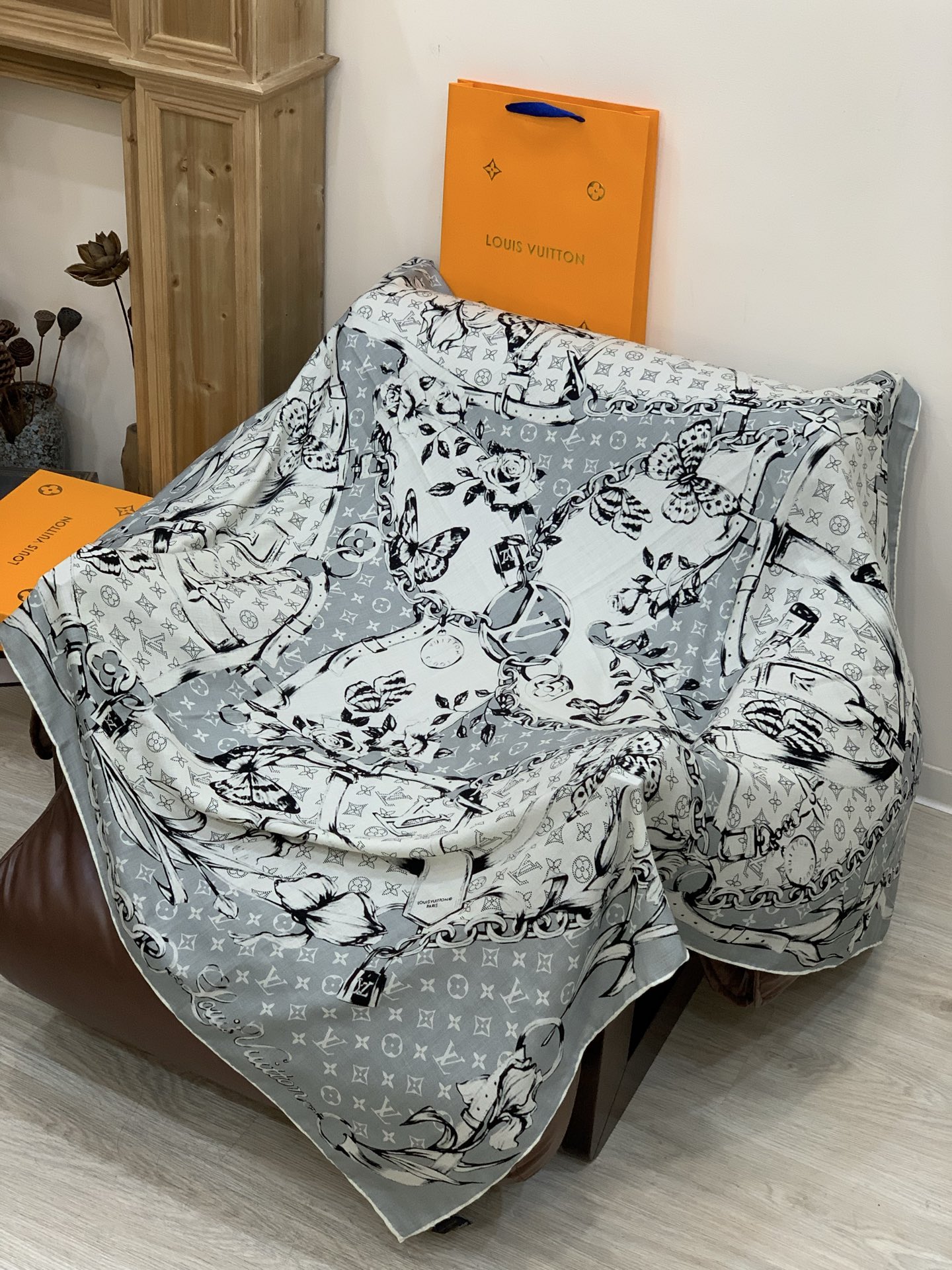 LV x TM 140披肩【140顶级丝绒双面同色披肩】本款LVxTMMonogram Multicol