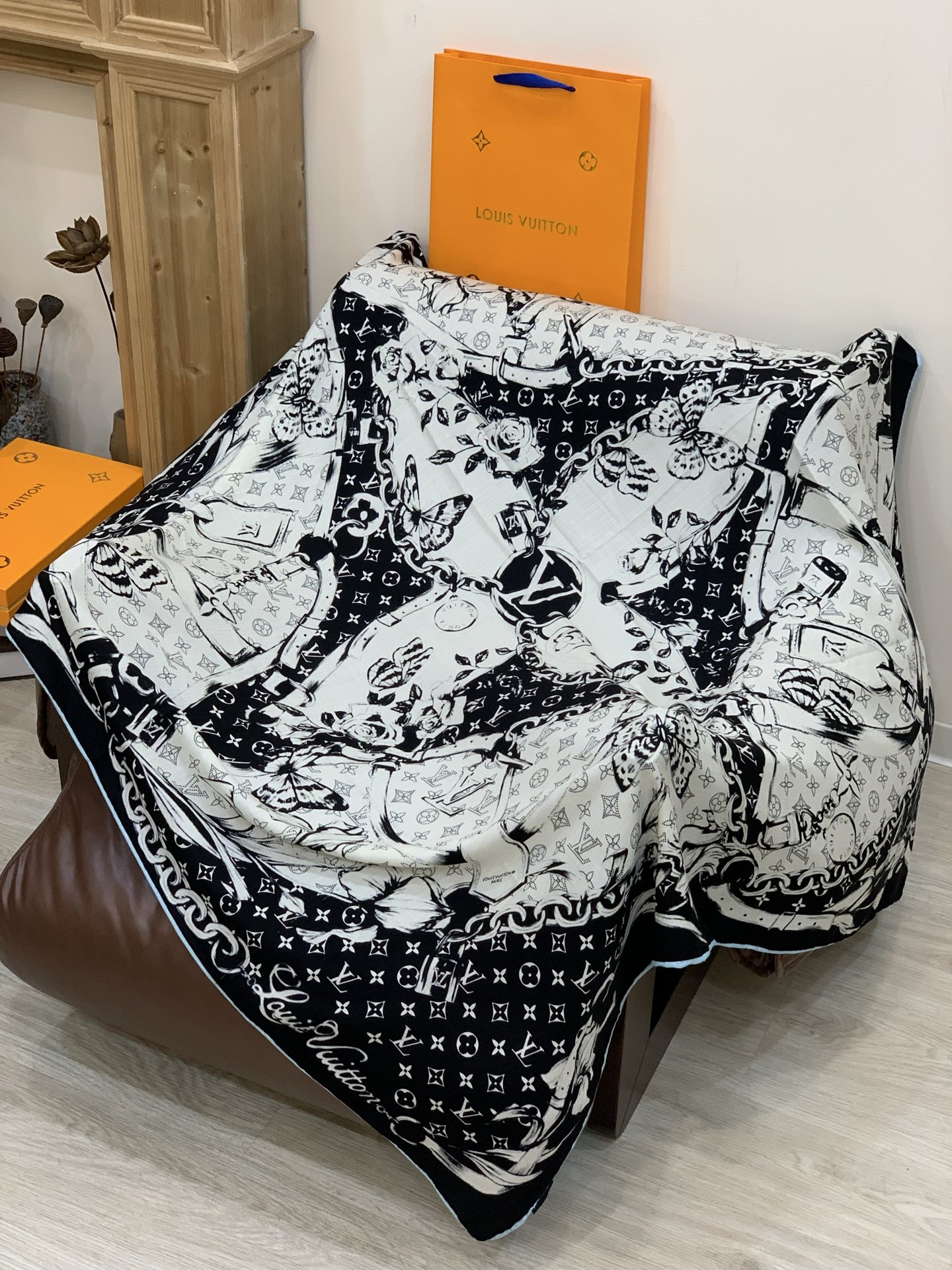 LV x TM 140披肩【140顶级丝绒双面同色披肩】本款LVxTMMonogram Multicol